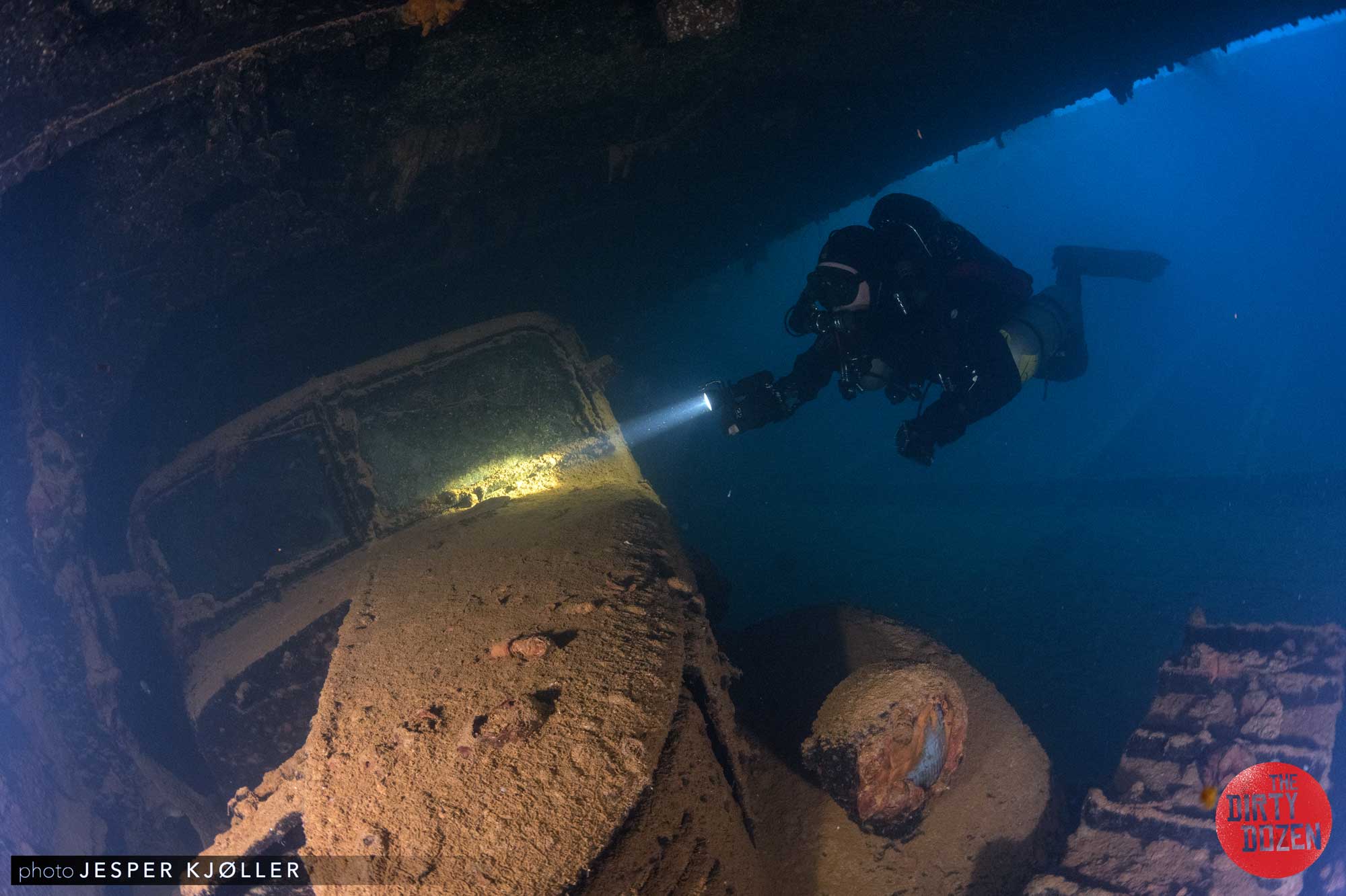 66Nagano Maru Diver and Car.jpg