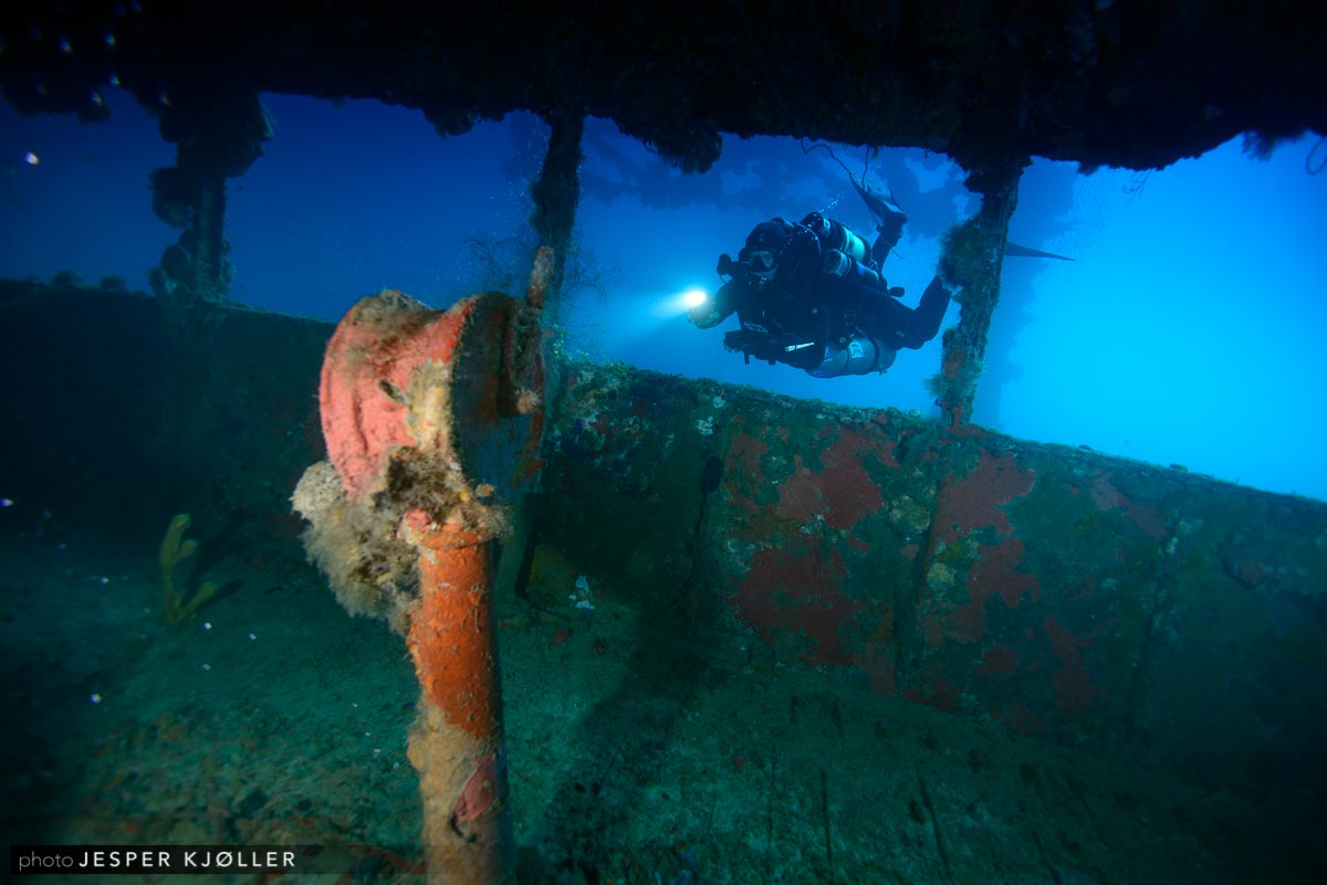 89Nippo Maru Wheelhouse With Diver 2.jpg