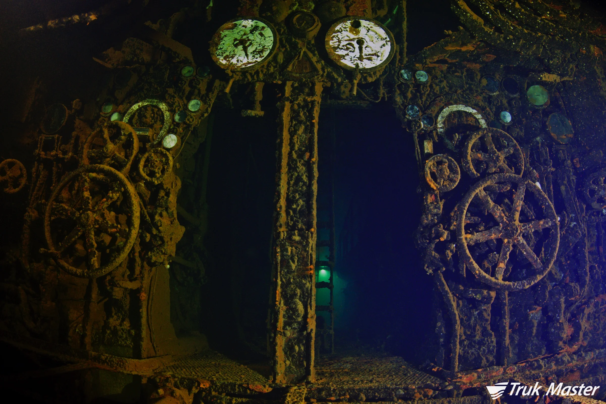 77 Rio Engineroom.jpg