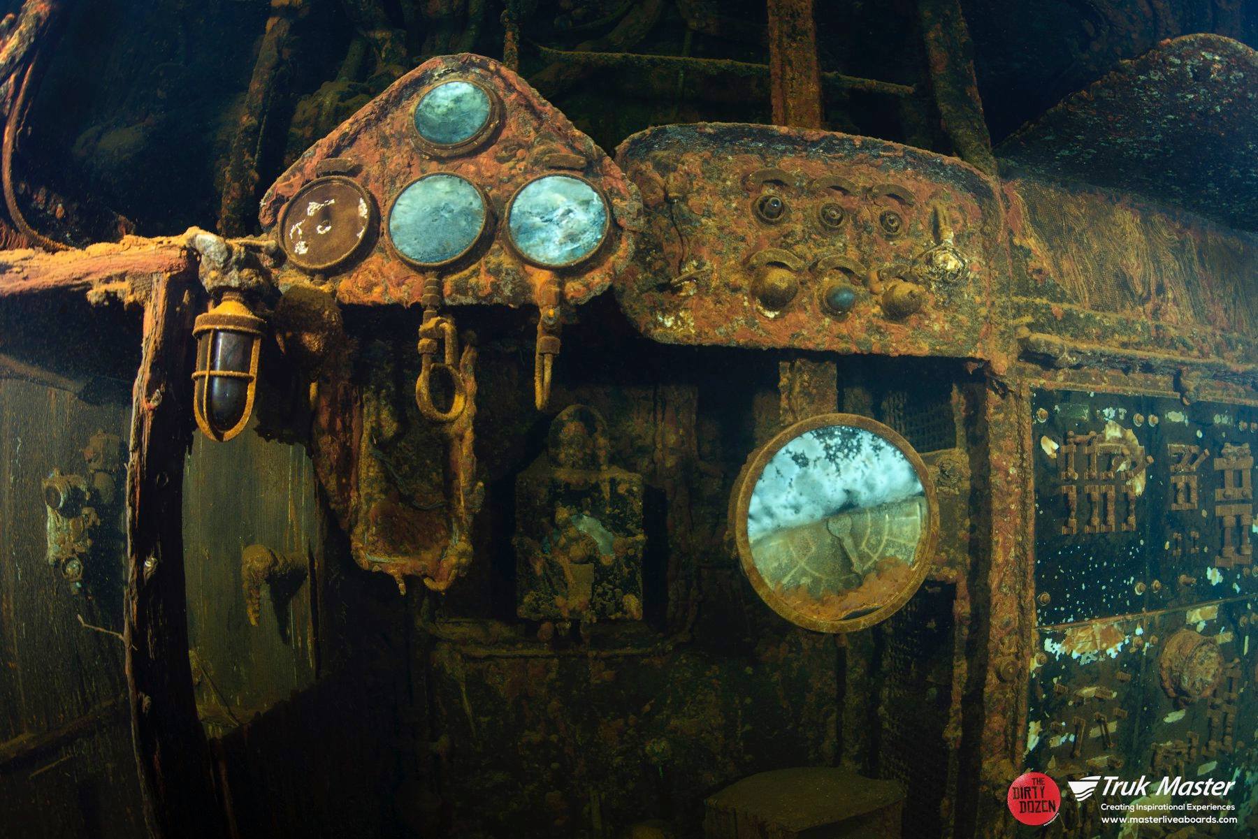 47Fujikawa Maru Engine Room.jpg