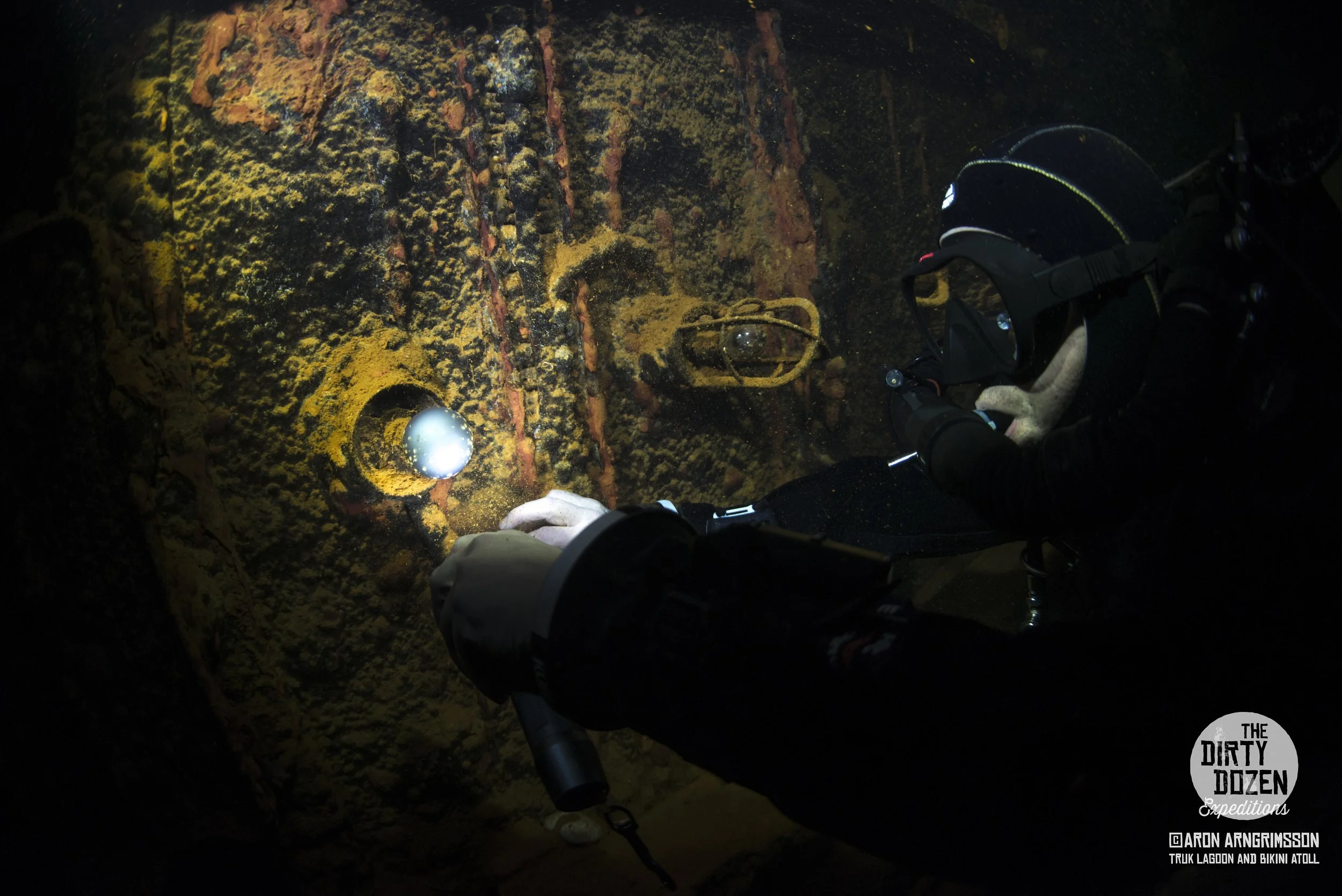 11Lightbulb Heian Maru Engineroom.jpg