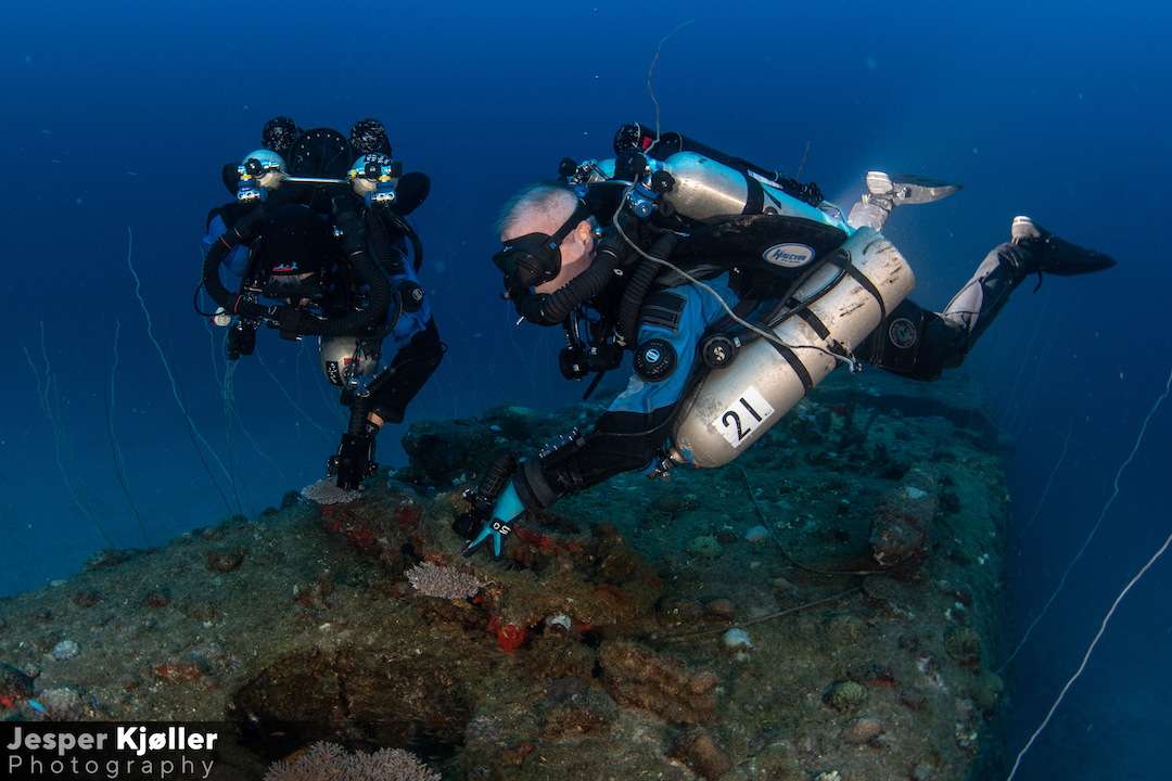 31 USS Apogon Divers Examining.jpg