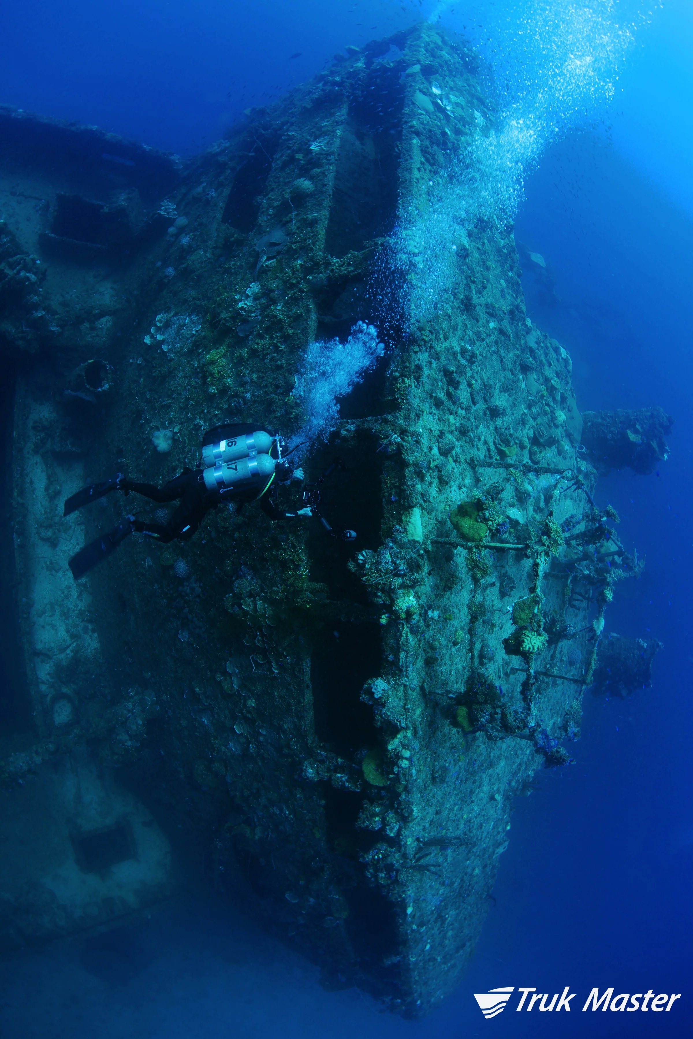 diver-bridge-nippo.jpg