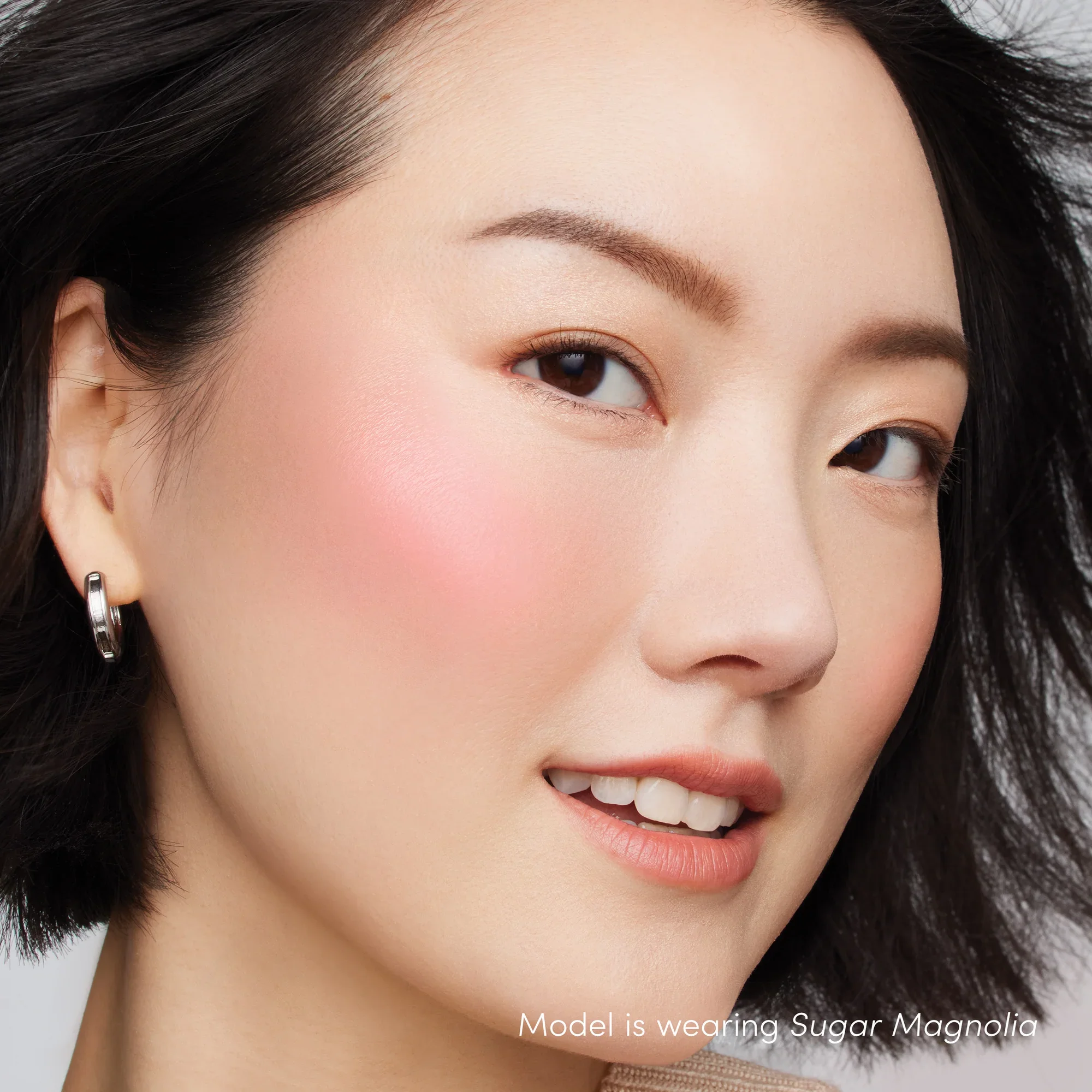 ColorLuxe_LiquidBlush_ModelBeautySugarMagnolia_02_2000x.webp