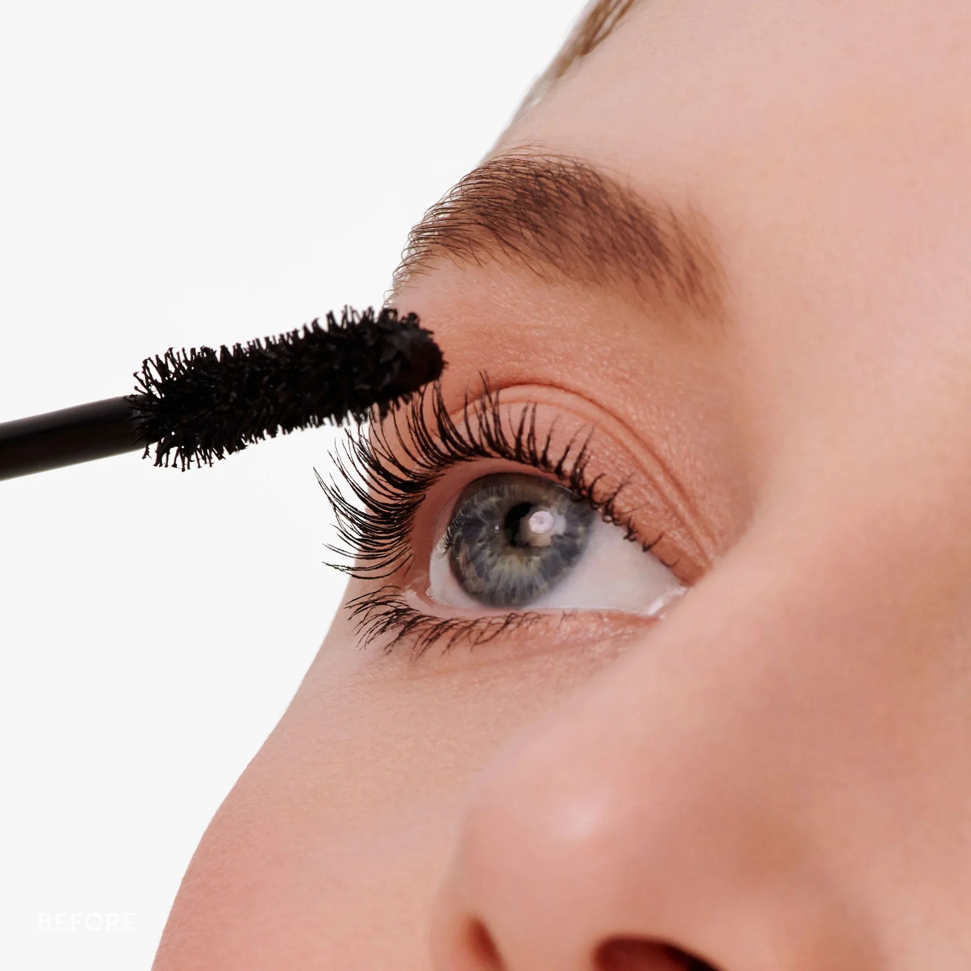 BeyondLashMascara_Application_PDP_2000x.webp