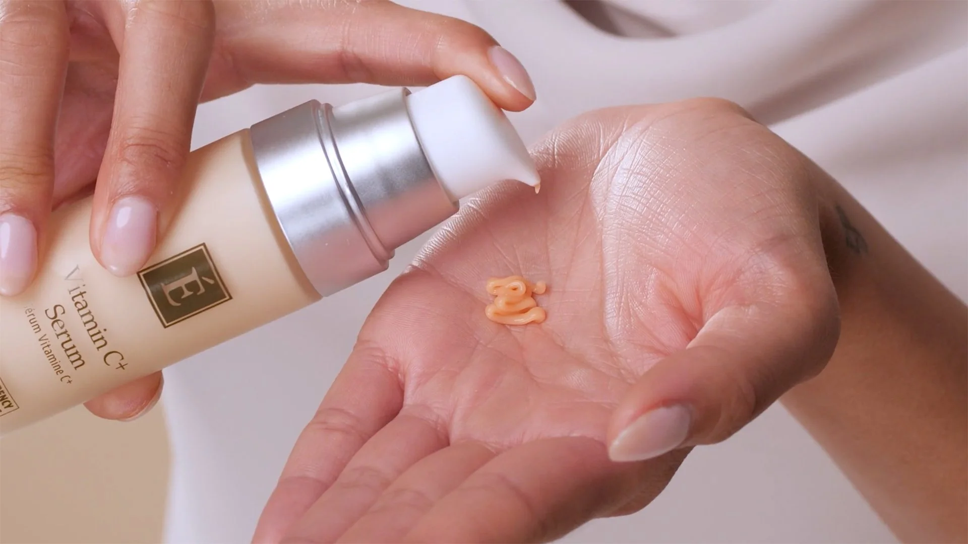 EM333-1333-vitamin-c-plus-serum-pdp-demo-thumbnail-3840x2160.jpg