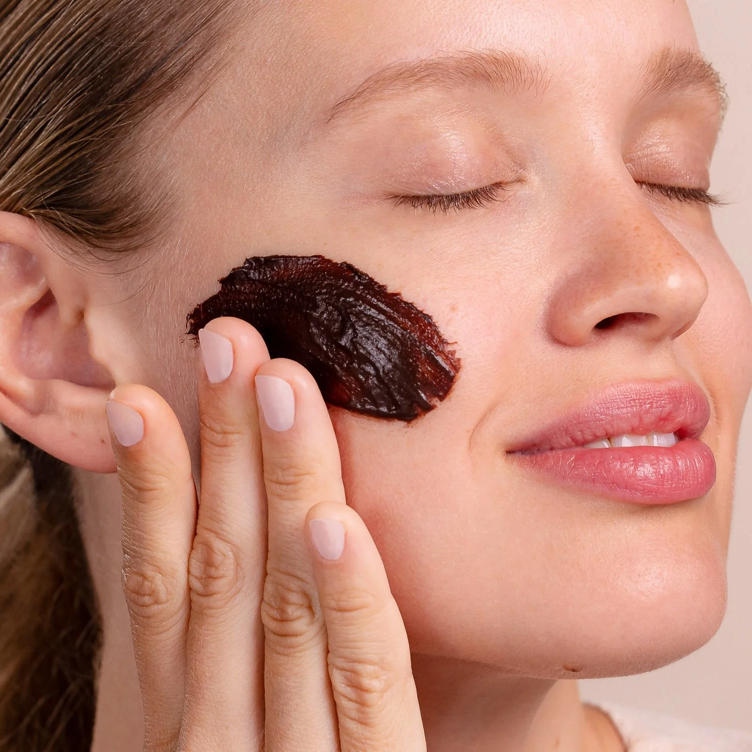 EM89-289-chocolate-mousse-hydration-masque-pdp-closeups-1500x1500.jpg