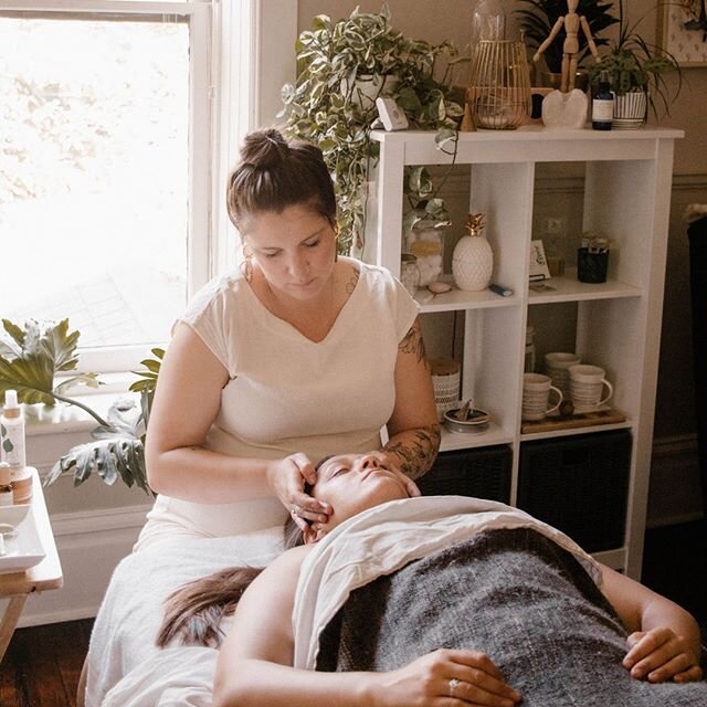 Patient connection✨ It is one of the most incredible parts of my practice and the thing I have missed most for the past six weeks my office has been closed. The ability to share energy and connect with my clients allows us to create this incredible s