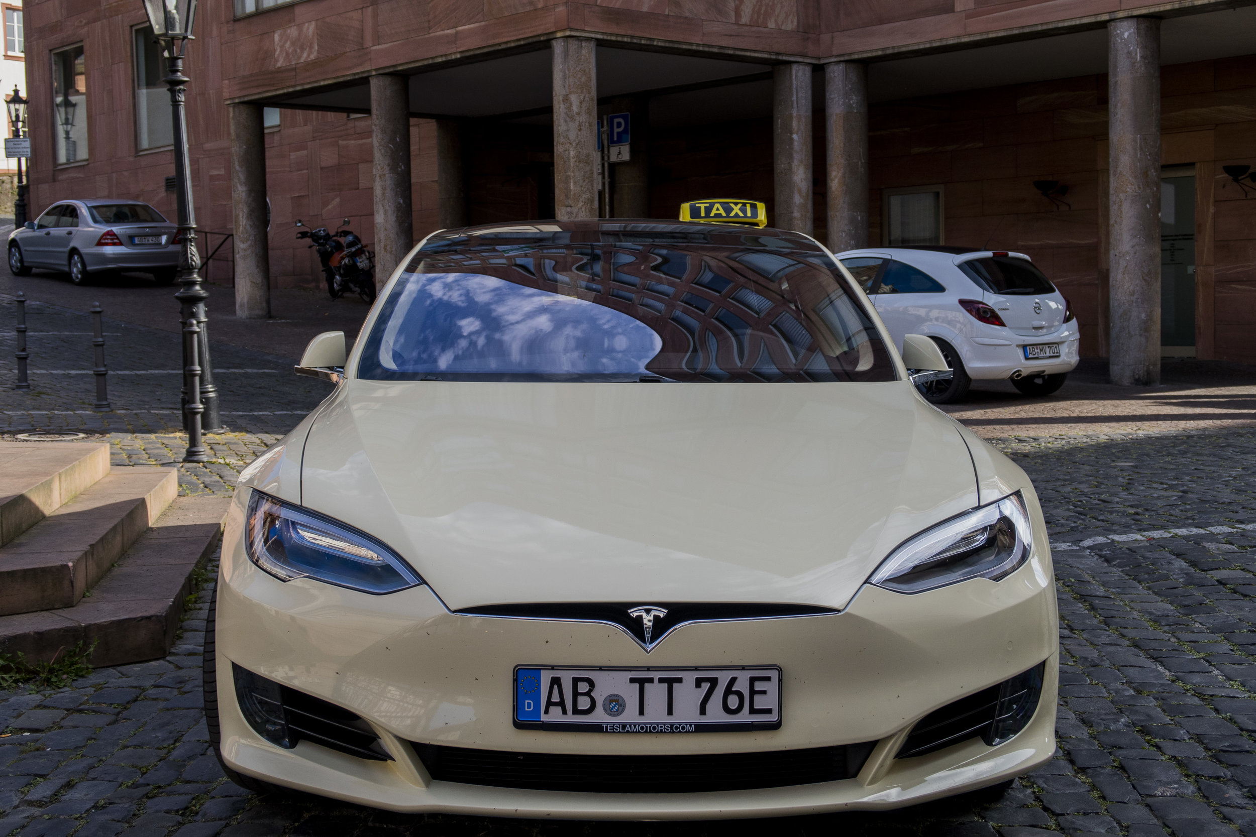 Tesla Taxi _6.jpg