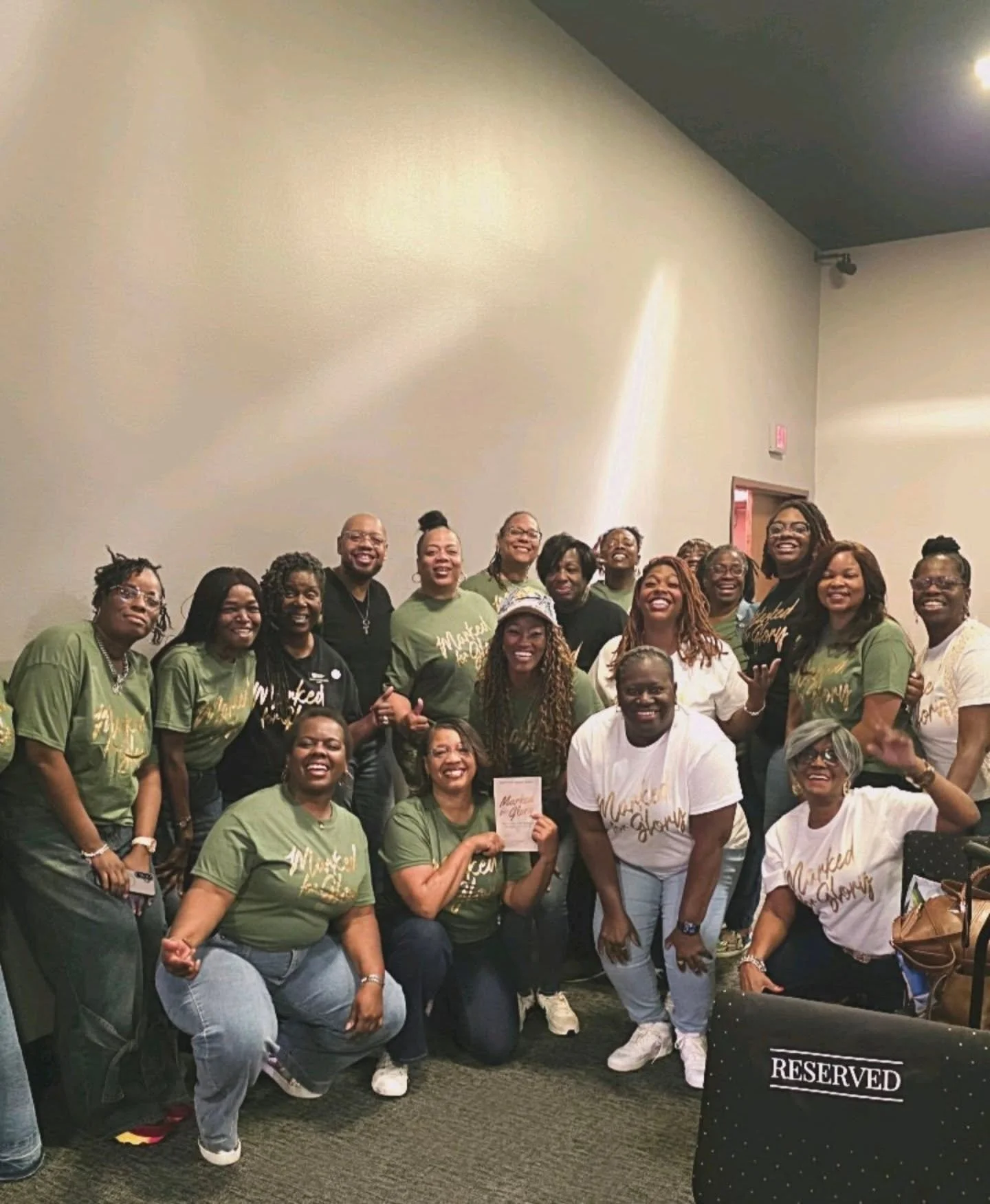 Another busy SUNDAY!
1. My amazing @tphfwfam supported the Marked Glory Movement with their t shirts. AND THAT CHOIR SUNG DOWN!
2. Me and some of the amazing altos.
3. Selling Merch! Everyone needs a @jmac2317 in their life ijs.
4. Some of the choir 