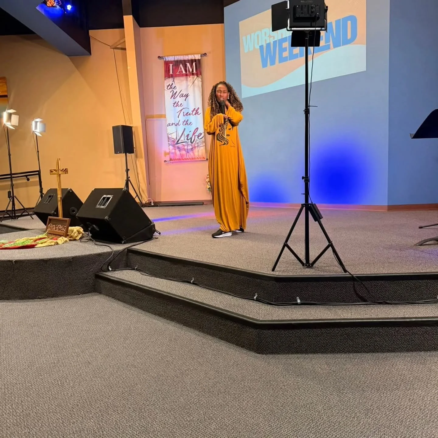 Night one of WORSHIP WEEKEND was indeed moving and impactful! I'm sooo grateful to be here with my friend @the_offical_evangdiannabethany and the New Covenant Church in New Mexico. 

Day 2... got some GLORY CARRIER SESSIONS on deck!  Yall pray my str
