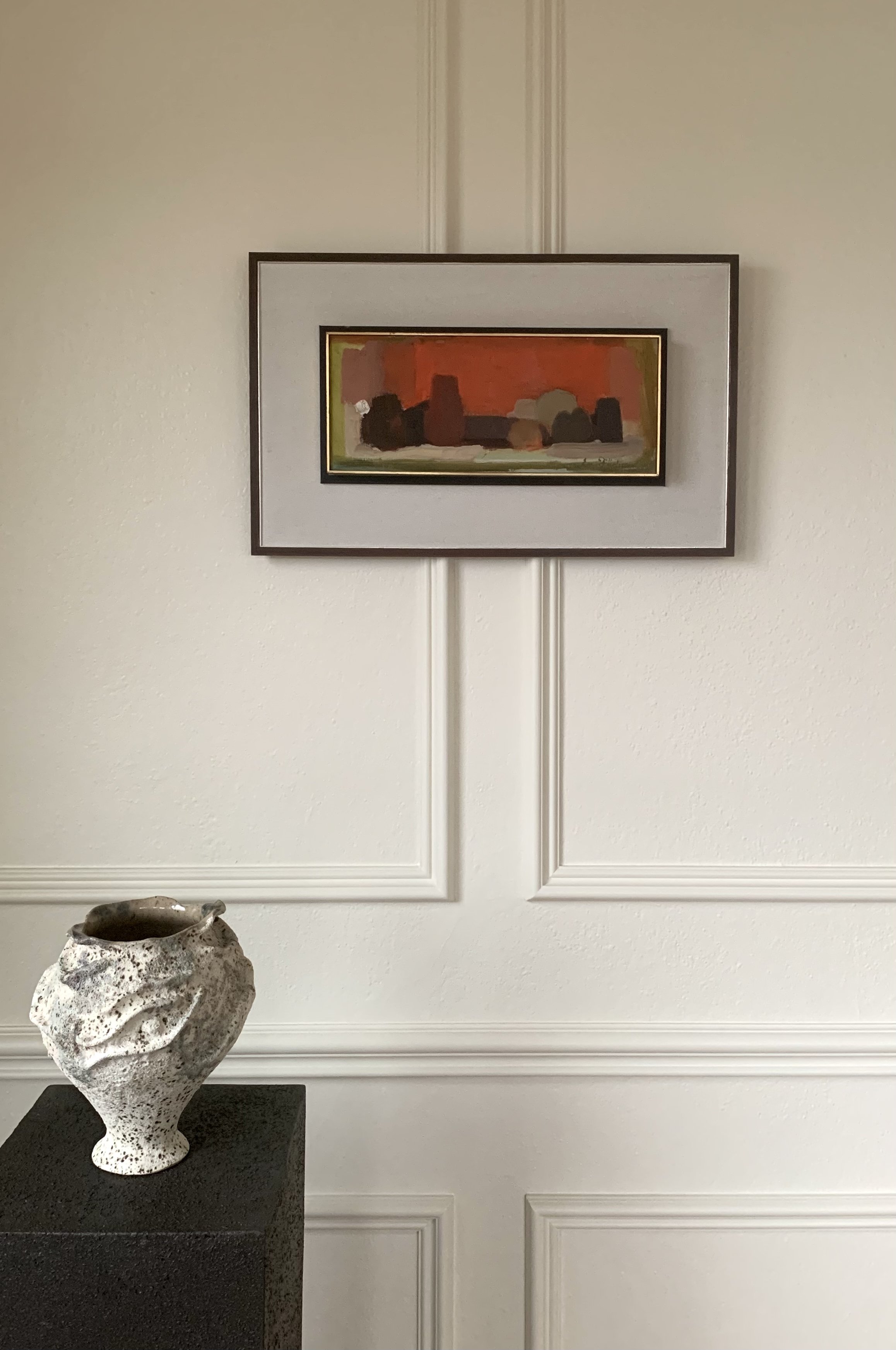 Detail of ‘Modernist Still Life (in the manner of Morandi)’ (ca. 1950s) by Evert Farhm, showing the painting hanging on a wall in a room.