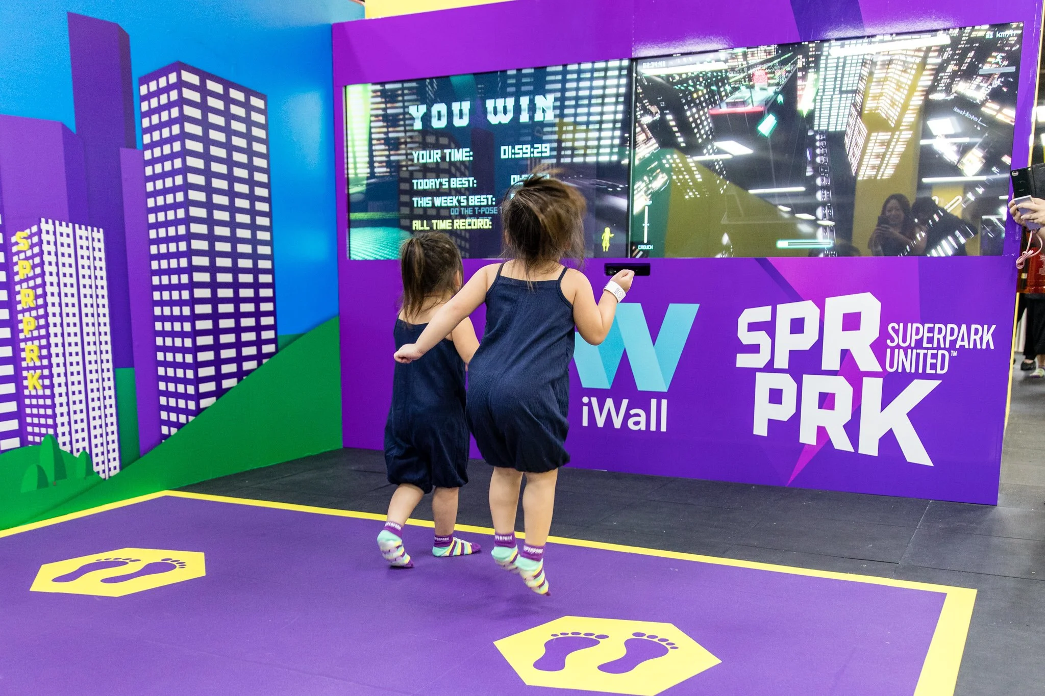 Virtual Reality - exercise and gaming combined in the I-wall