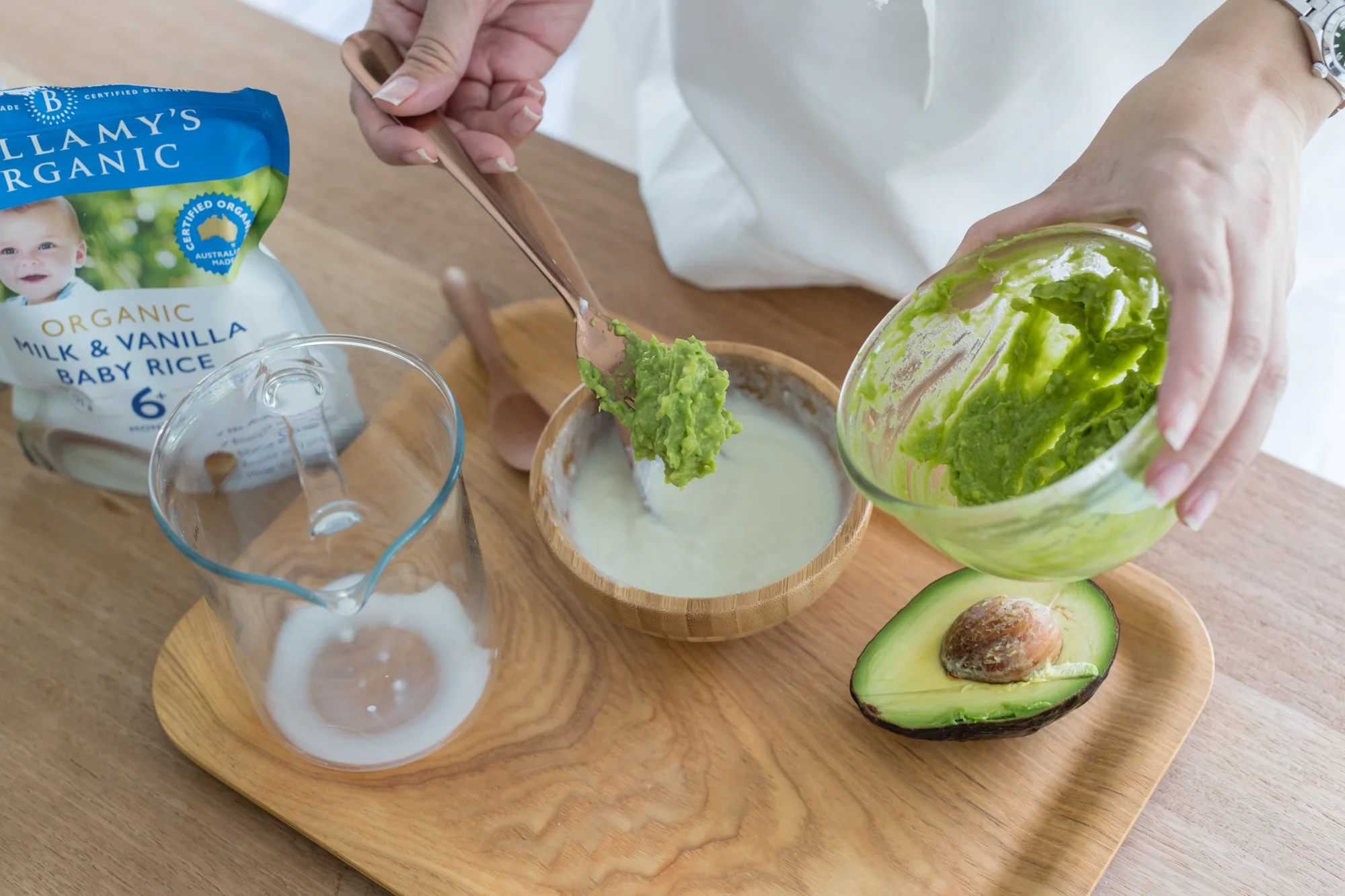 Mix the avocado puree into the rice cereal and mix well till smooth.
