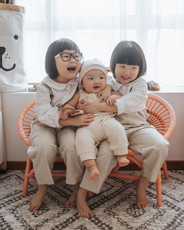 ❤️ 3 peas in a pod.

Girls&rsquo; linen jumpsuits and Luke&rsquo;s organic cotton outfit from @littlehappyhaus