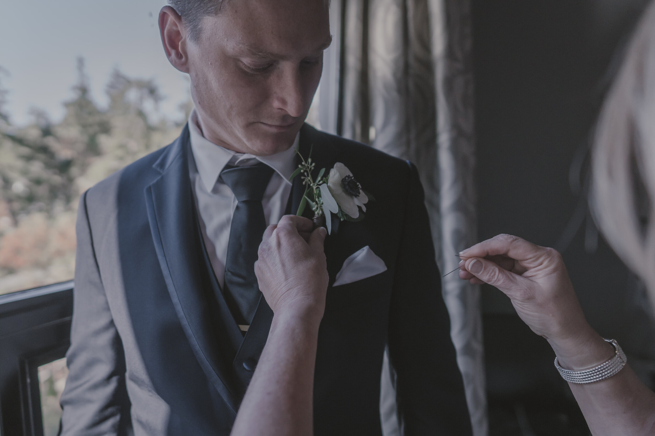 SR Photography_GroomPrep-35.jpg