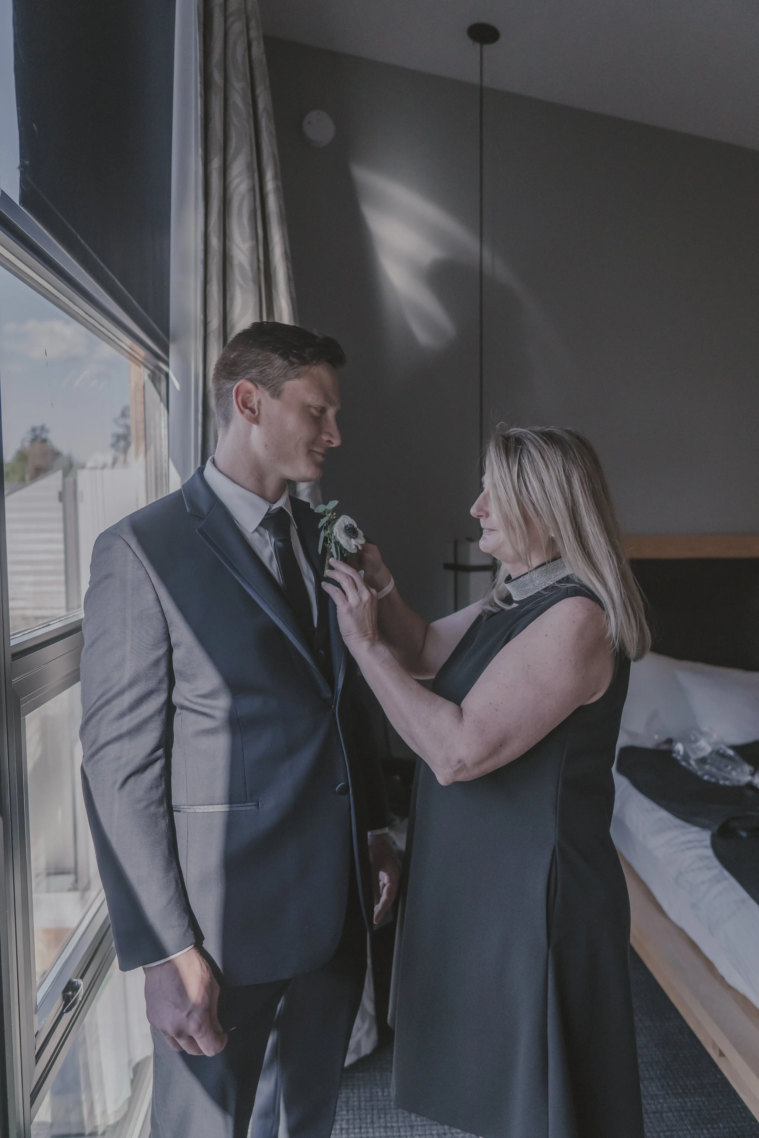 SR Photography_GroomPrep-40.jpg