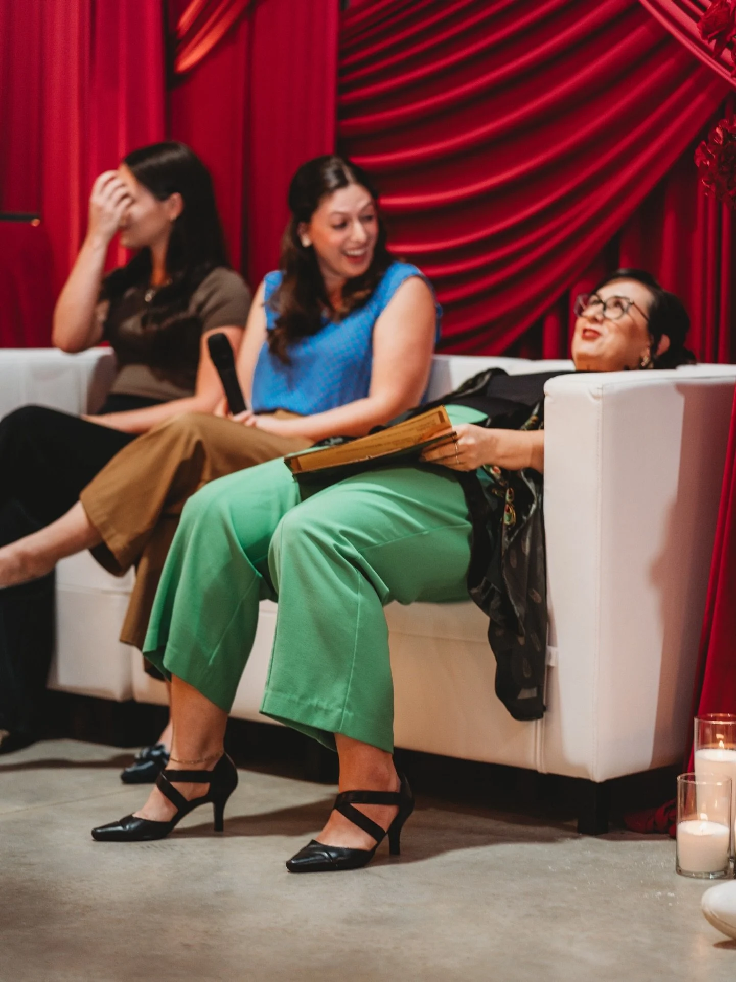 Caption this photo 😂

Mine would be: &ldquo;Wait&hellip; you did WHAT on AI to choose your vendors?&rdquo;

Real talk though&hellip;
 Being in the room as @weddingvenuemap while couples openly share how they&rsquo;re planning, researching, and decid