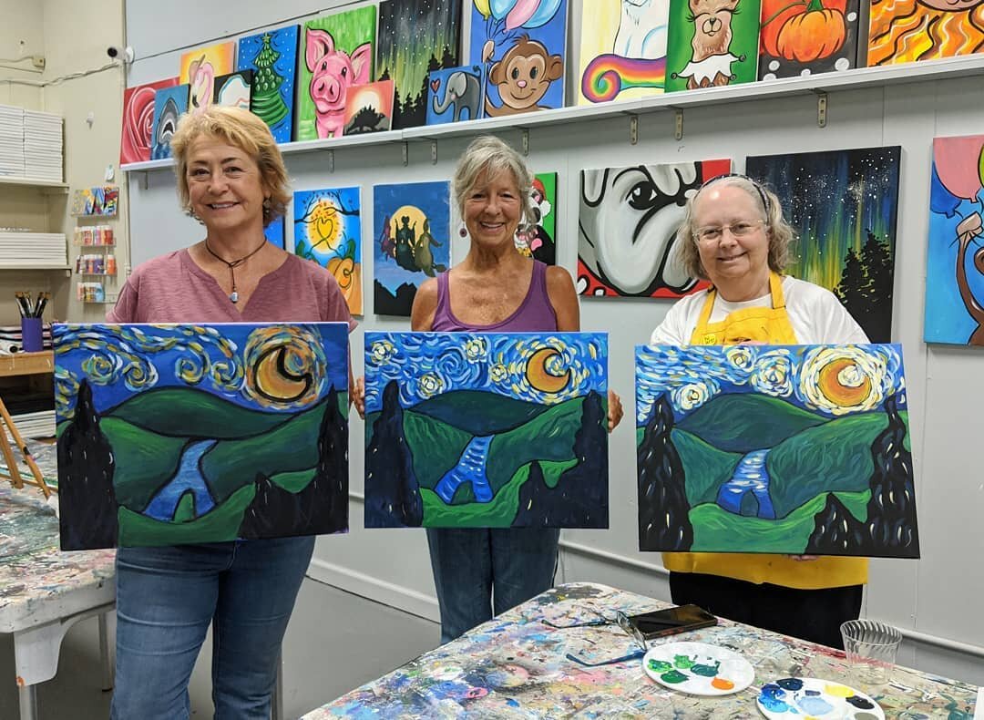 Smaller classes, but still lots of fun! So happy to have painters in the studio again! #flintrose #flintrosestudio #artstudio #paintclass #flintriver #acrylicpainting