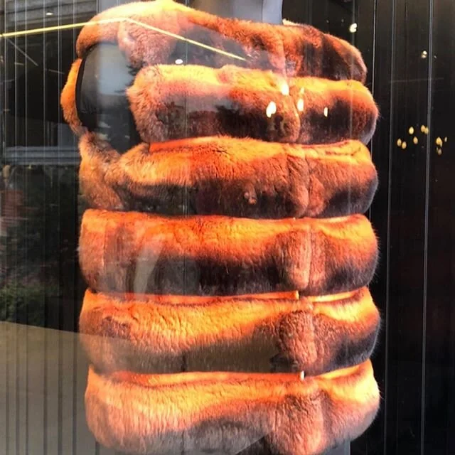 Gilet: Orange Chinchille &amp; Coral Sable 🧡 precious furs in trendy colors 🟠 #annabella #annabellapavia #furs #luxury #luxuryfurs #chinchilla #sable #sobol #vest #collection #colors #coloredfurs #fashion #madeinitaly🇮🇹