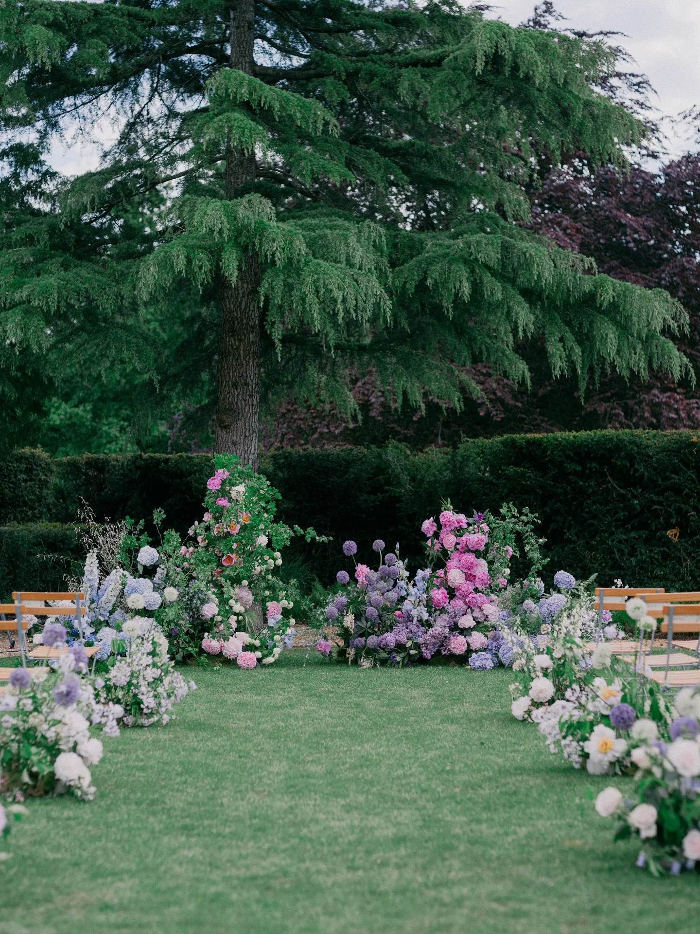 Ok it&rsquo;s time to stop gatekeeping all of the beautiful weddings we&rsquo;ve been creating ✨✨✨

This rather special one was for Katie &amp; Ashley over two days at the gorgeous @kinhousewiltshire with @isabellarosestudio and 📷 by @storiesfromero