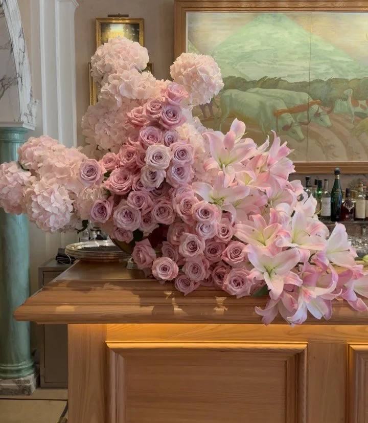 Classic modern 🌹 for @angela.mugnai @angela.mugnai.events at Oslwad&rsquo;s.