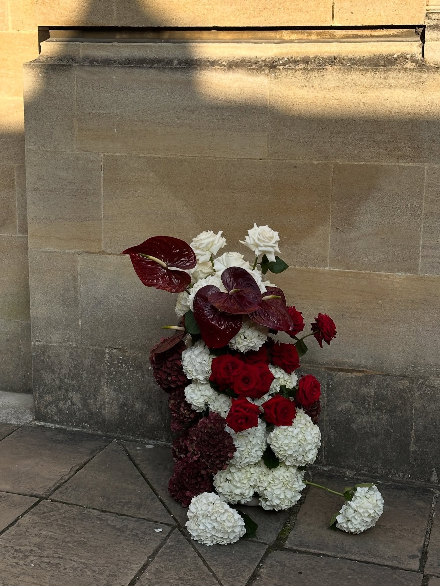 🐉 for Yun &amp; Mingke at @bodleianlibraryweddings 

The energy on this one was honestly electric ✨✨✨ thank you to our gorgeous couple for your trust and for having us 🥀 was such a special one to be a part of xxx 

Yun&rsquo;s epic cascading bouque