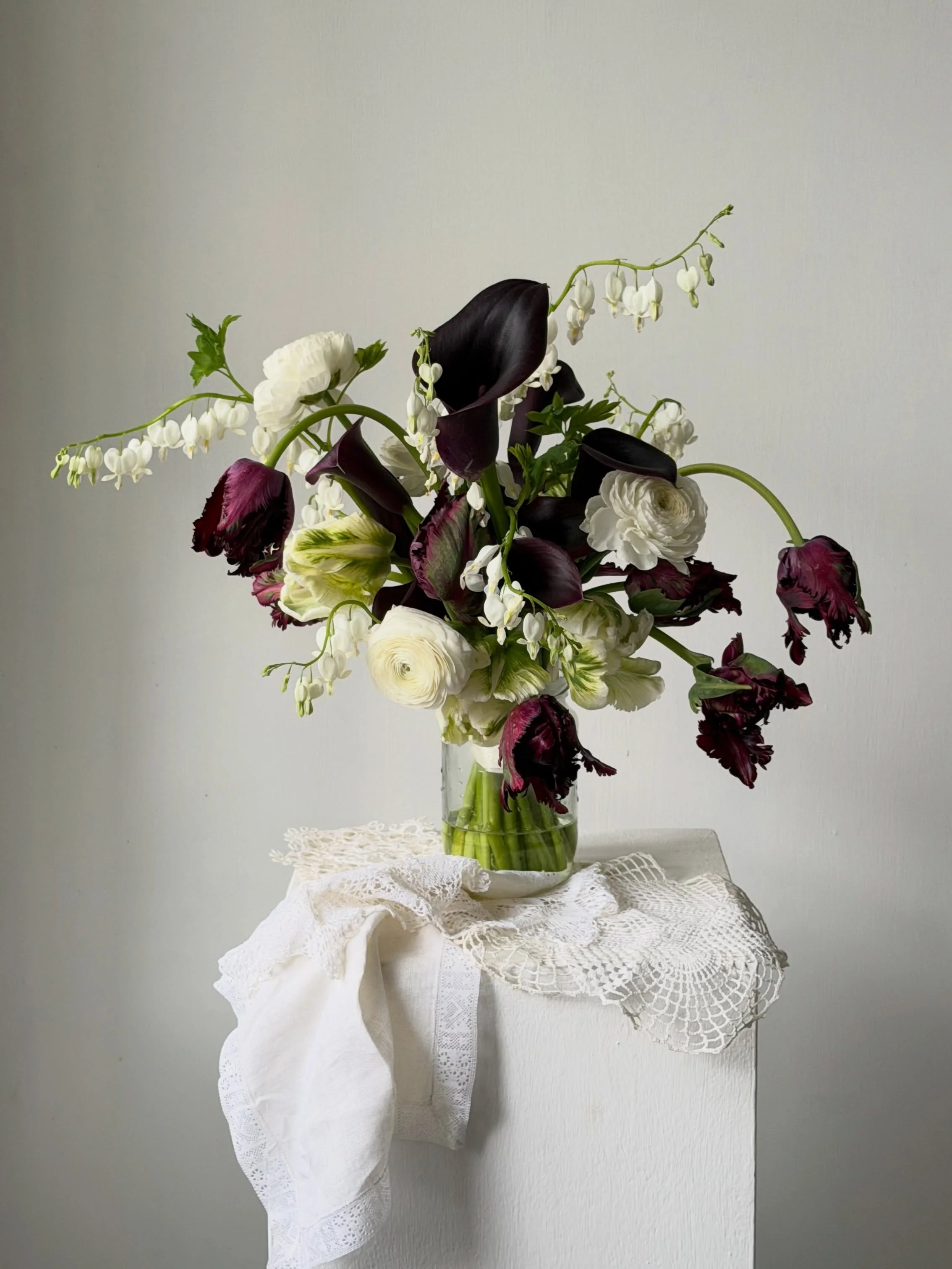 Mourning the death 💀 of her youth and the start of a new life 🖤 with a contrasting black and white funeral vibe bouquet (her words not mine 🤣) appropriately filled with bleeding hearts, fringed parrot tulips and calla Lillie&rsquo;s for Anna🕊️