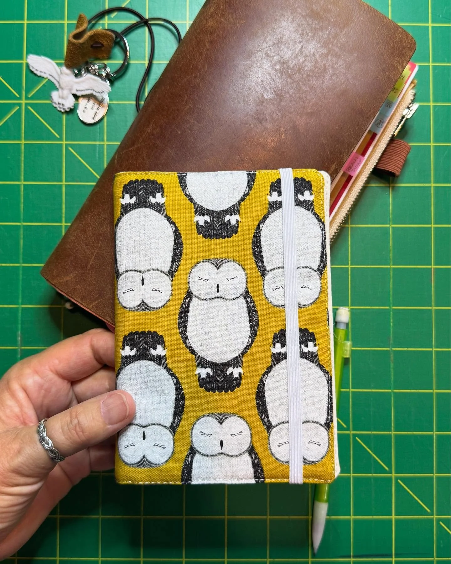 I found this cute owl fabric, in a scrap bin. Now it&rsquo;s a part of this 4 x 6 notebook cover. I love it! It fits spiral 4 x 6 notebooks #handmade like the ones made by pen and gear. Link in bio. 

#journalcover #notebooklover #journalcompanion #p