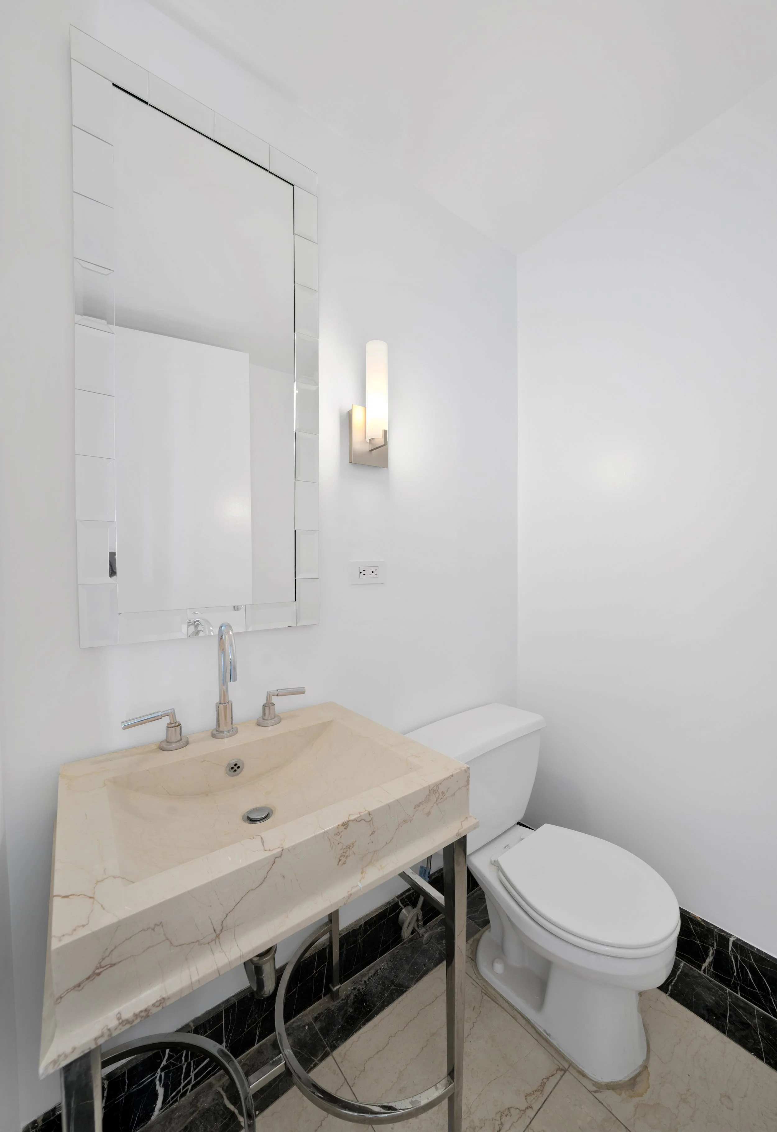 Gamut 25columbus_cir-56E-Powder Room.jpg
