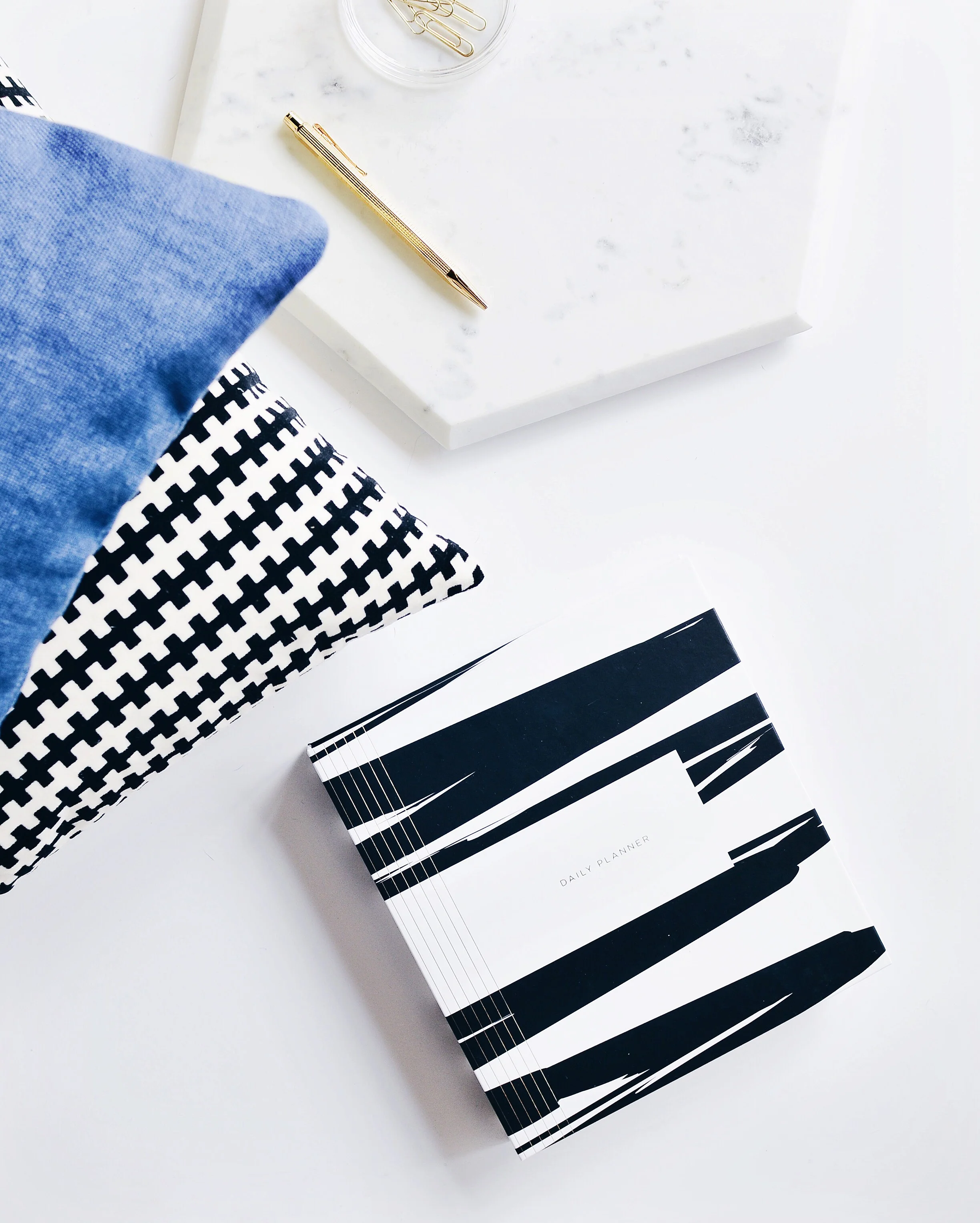 
4 Easy Ways To Make Your Room Look Expensive Without Going Broke  