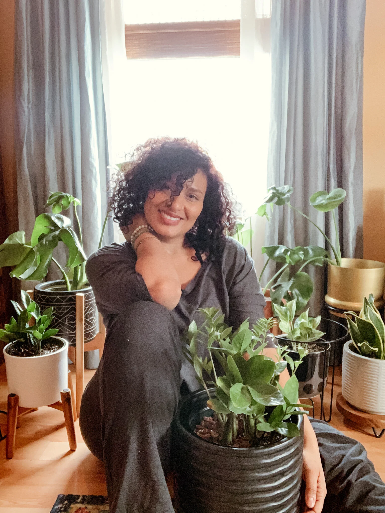 Decorative Indoor Planters To Add To Your Home Decor + Plant Hacks