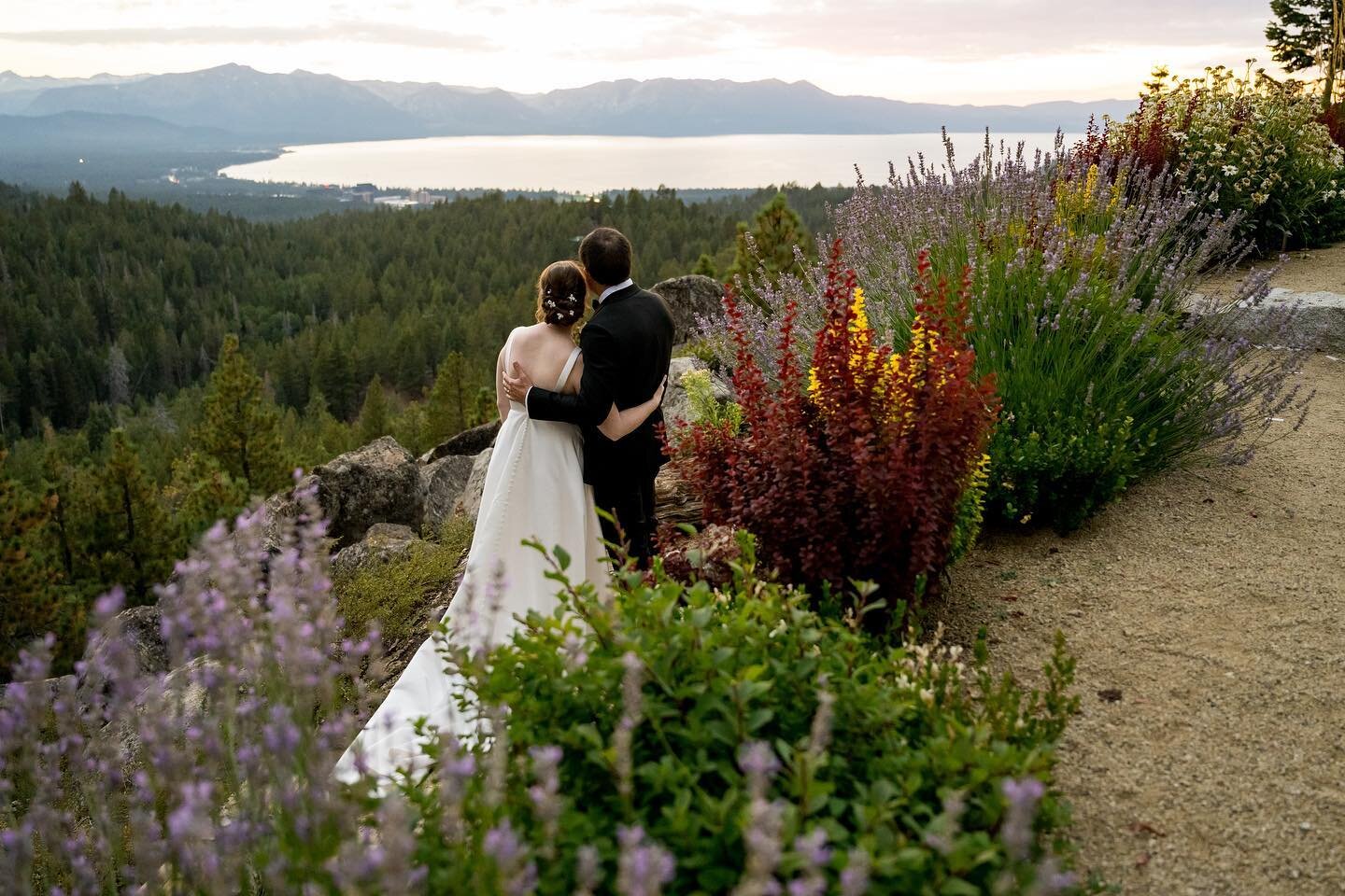 Wishing you a very Happy Thanksgiving! There is so much to be grateful for!
 
Photo credit @theilenphotography 
Venue @tahoeblueestate