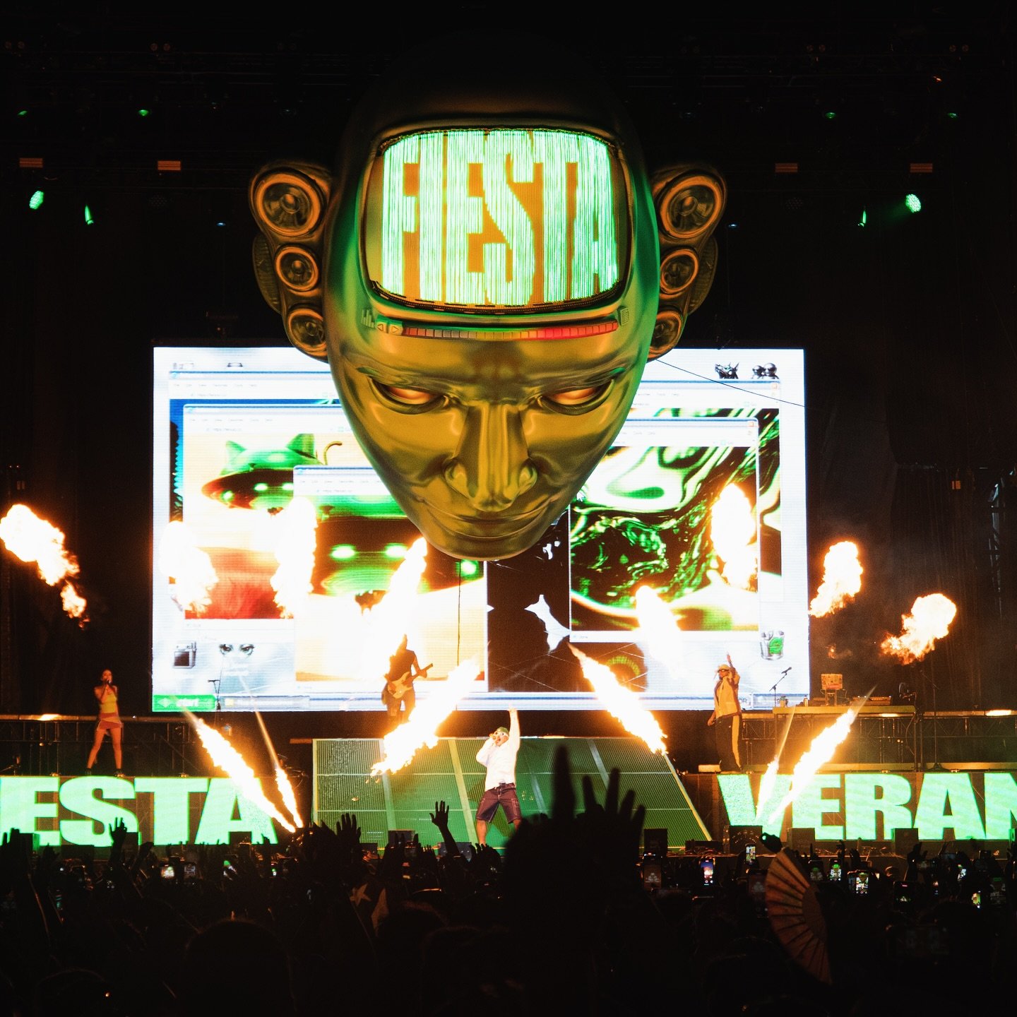 FEID FESTIVAL TOUR 2025 🎈 💚 
A flexible, folding, inflatable fabrication! 
Was great to work alongside Cool Shit bringing a giant video mappable screen to an epic inflatable head for @feid 2025 festival tour, designed by Stufish. 
 
LI providing