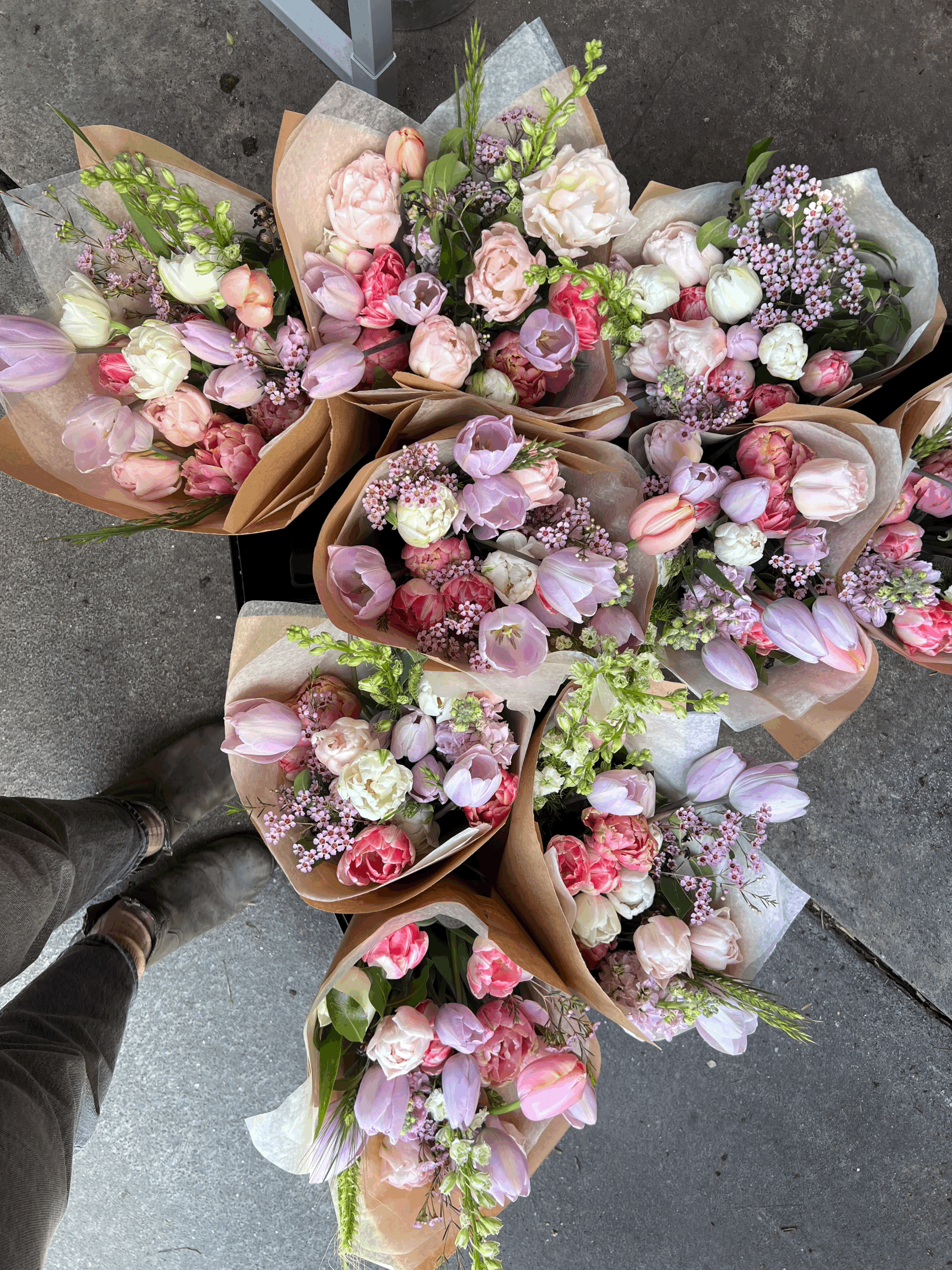 tempImagezE4WSm.gif gift flowersFloral subscription flower subscription