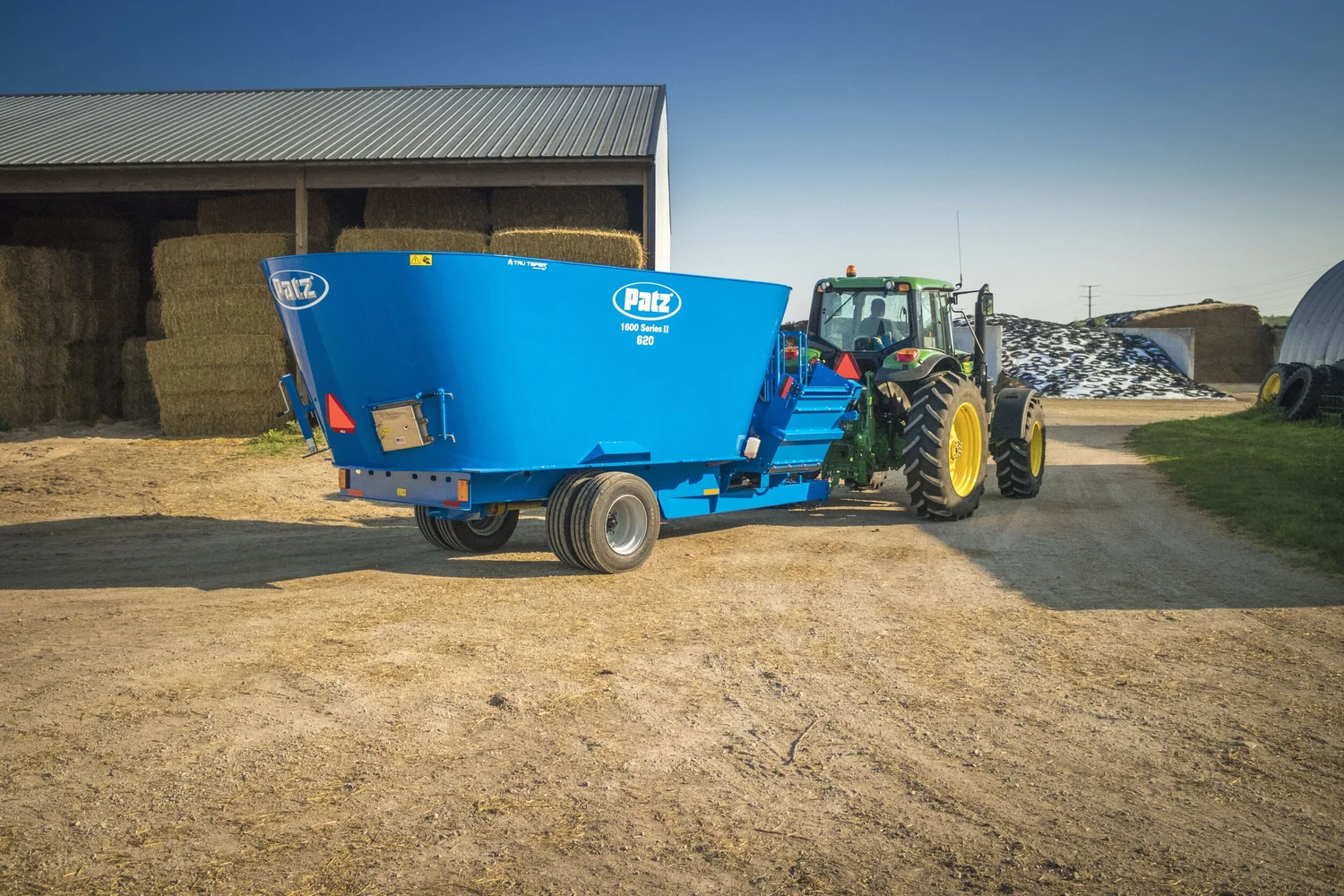 Patz 620 tractor-drawn, travelling between yards