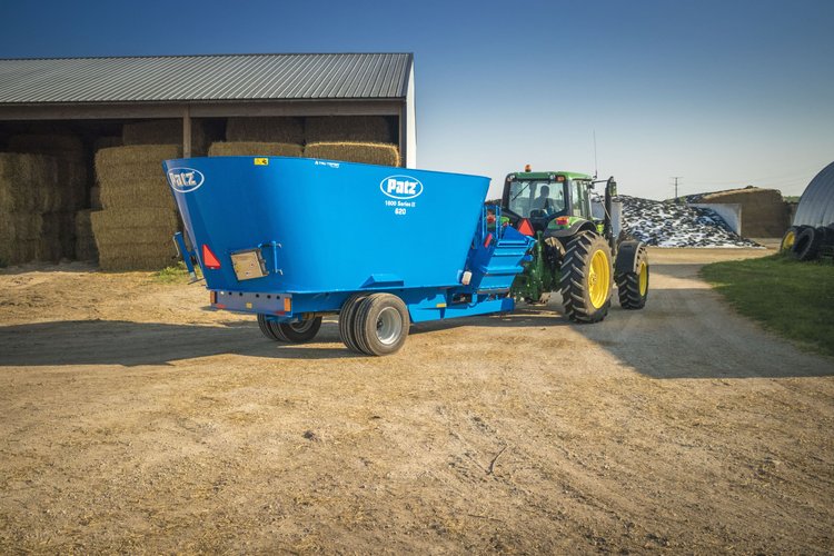 Patz 620 tractor-drawn on the move between yards