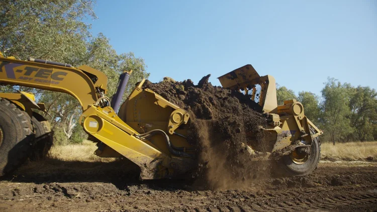 K-Tec 1237 self-loading its bowl on the move, throwing dirt.