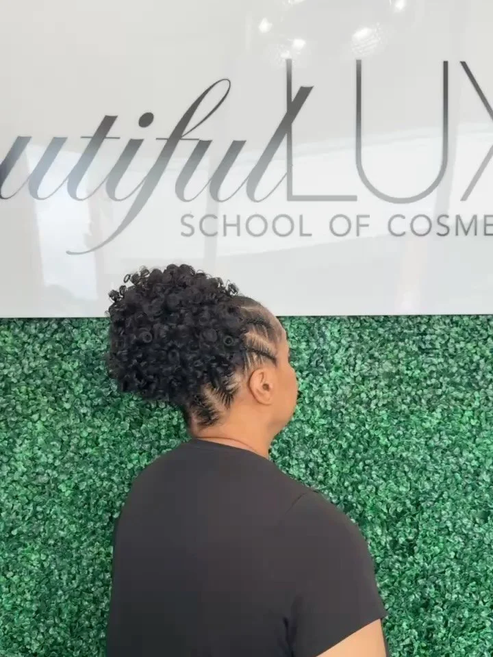 Braided Ponytail 😍
A protective style that’s polished and full of personality, just like our students.
November bookings are now available, call today to secure your service 📲
——————
#beautifulluxe #prot