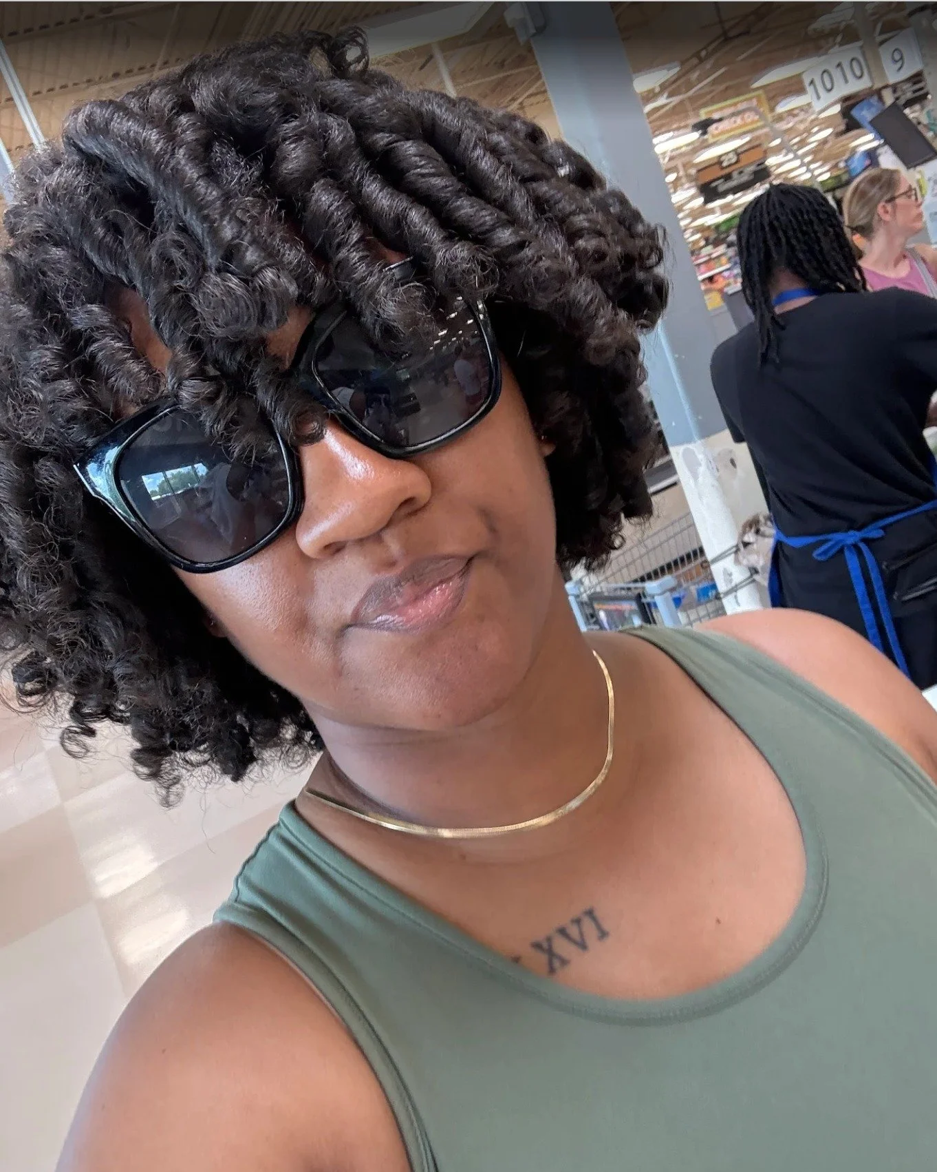 ✨ Client Spotlight ✨

"Clean. Neat. Great customer service! Loved my experience at Beautiful Luxe! My wash felt through, the detangling process was a breeze as well! Michelle was my student stylist and she did a great job with my flexi rod set!&