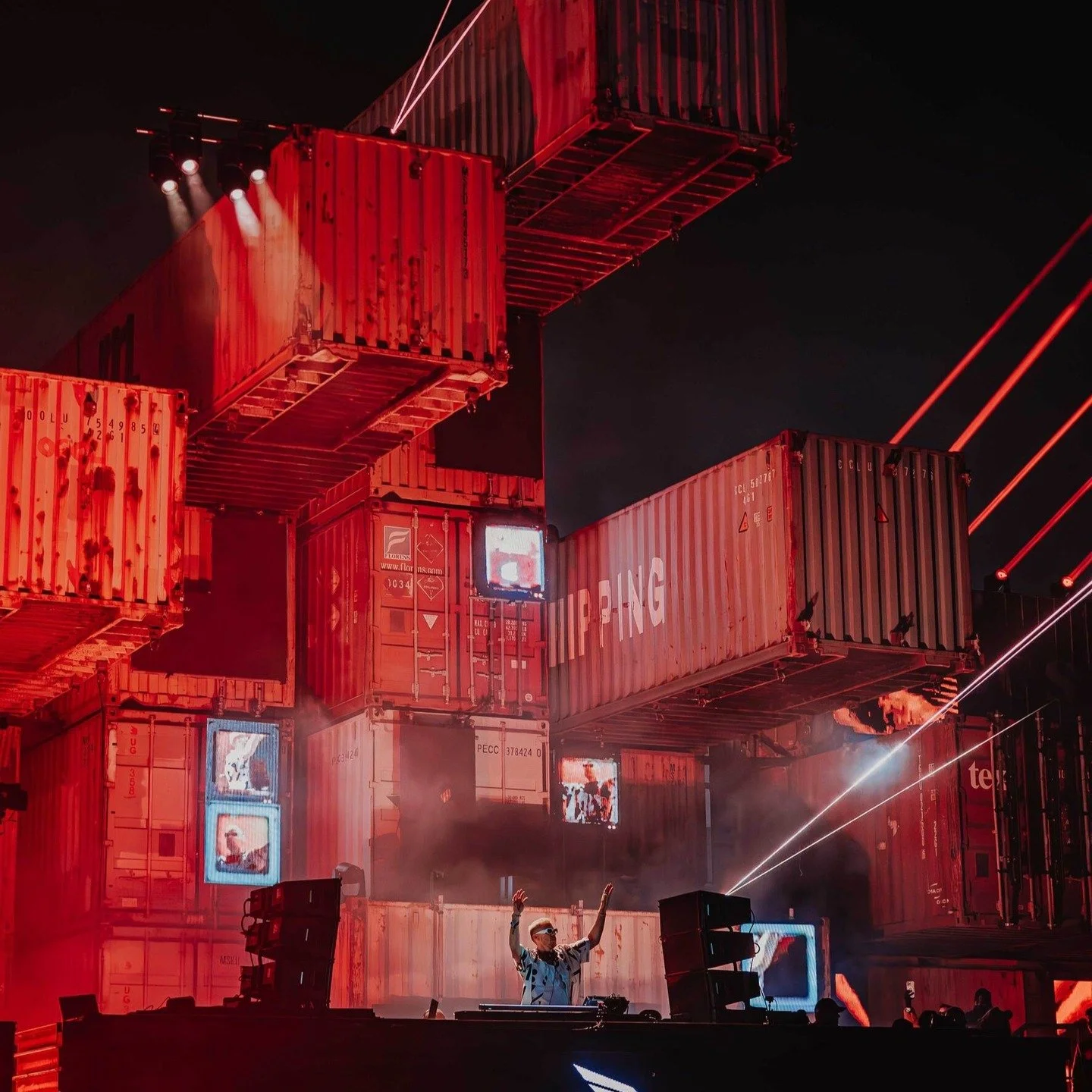 Throwback to @mdlbeast festival in december 2024. Scattered LED wall and stage design, multiple cameras, lot of touchdesigner and generative stuff, had a blast! 
Artists at UG1 Stage: 
Adriatique @adriatique 
Solomun @solomun 
Eli Brown @elibrownbeat