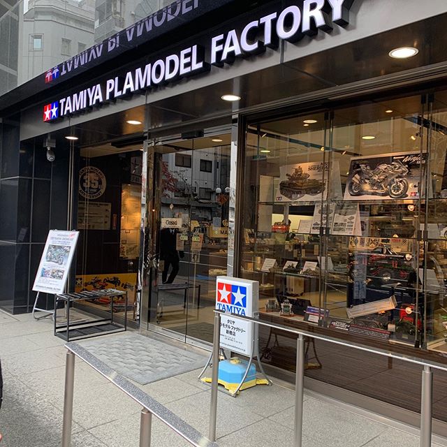 Tamiya&rsquo;s Plamodel Factory in Shimbashi. Ultimate Mini 4WD basement and 5-lane track on the 2nd floor!