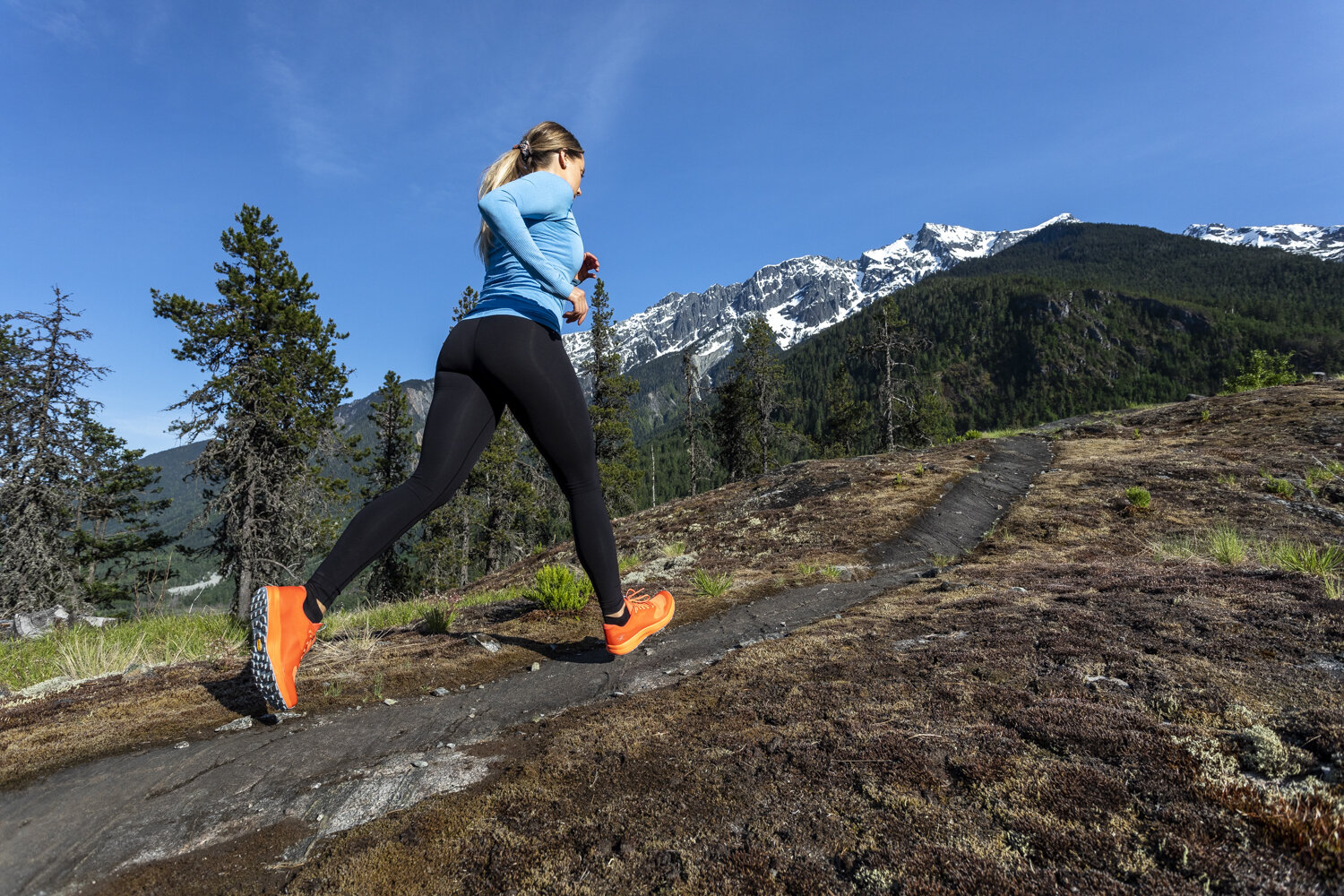  Mount Currie looms high above the trail. 