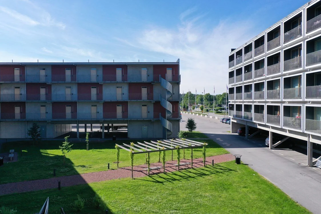 Innergård pergola.jpeg