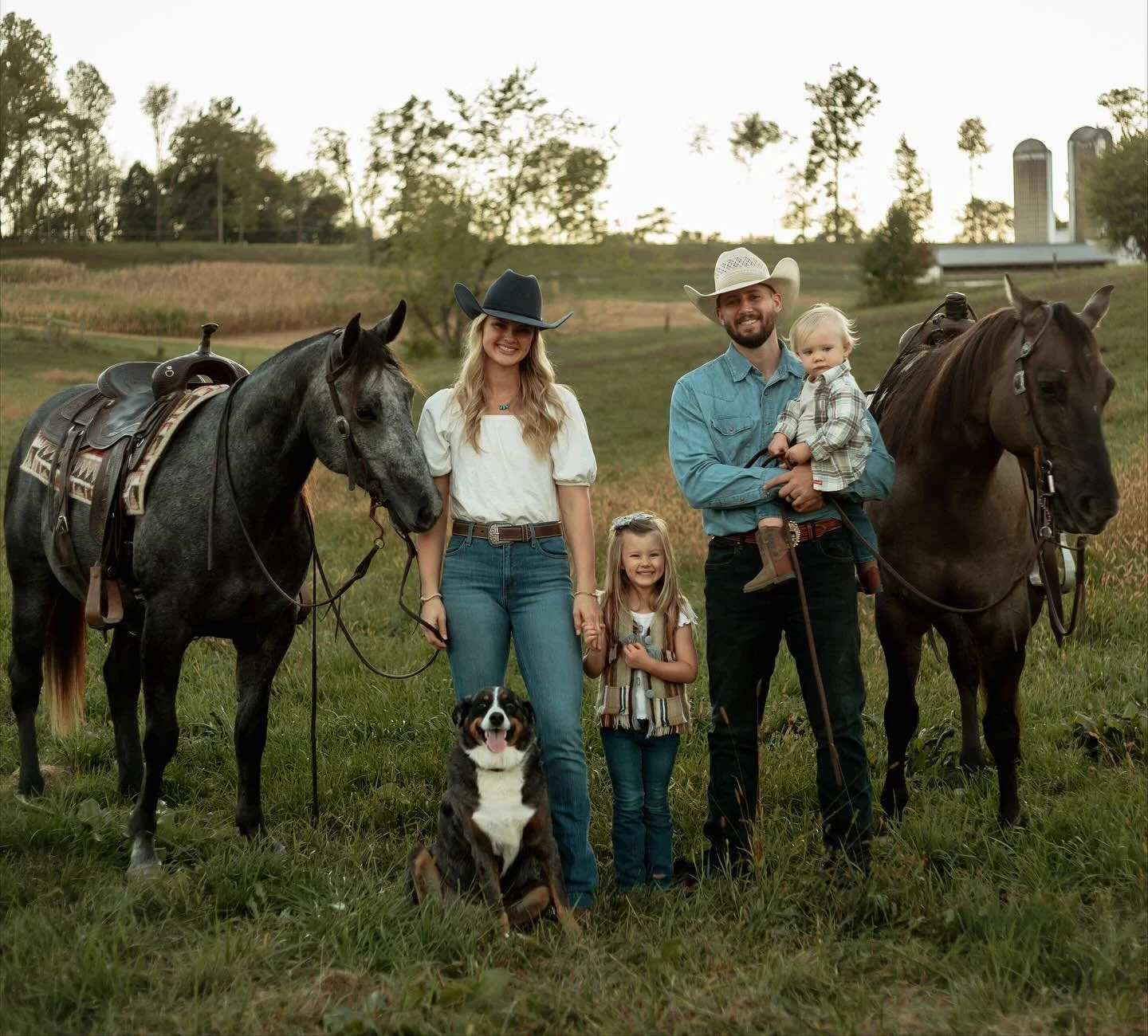 We are definitely in a crazy busy season of life right now (tbh, when aren&rsquo;t we? 🫢), but our hearts are so full. Beyond thankful for this little crew of ours 🤎 

Thank you @ellielouphoto.co 🥹📸

🐴: Steel &amp; Mickey