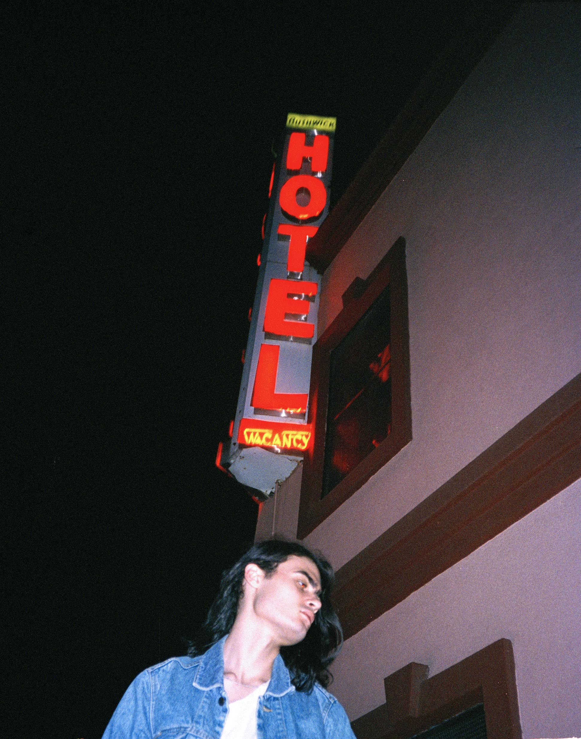 JAKEMOTEL01.jpg