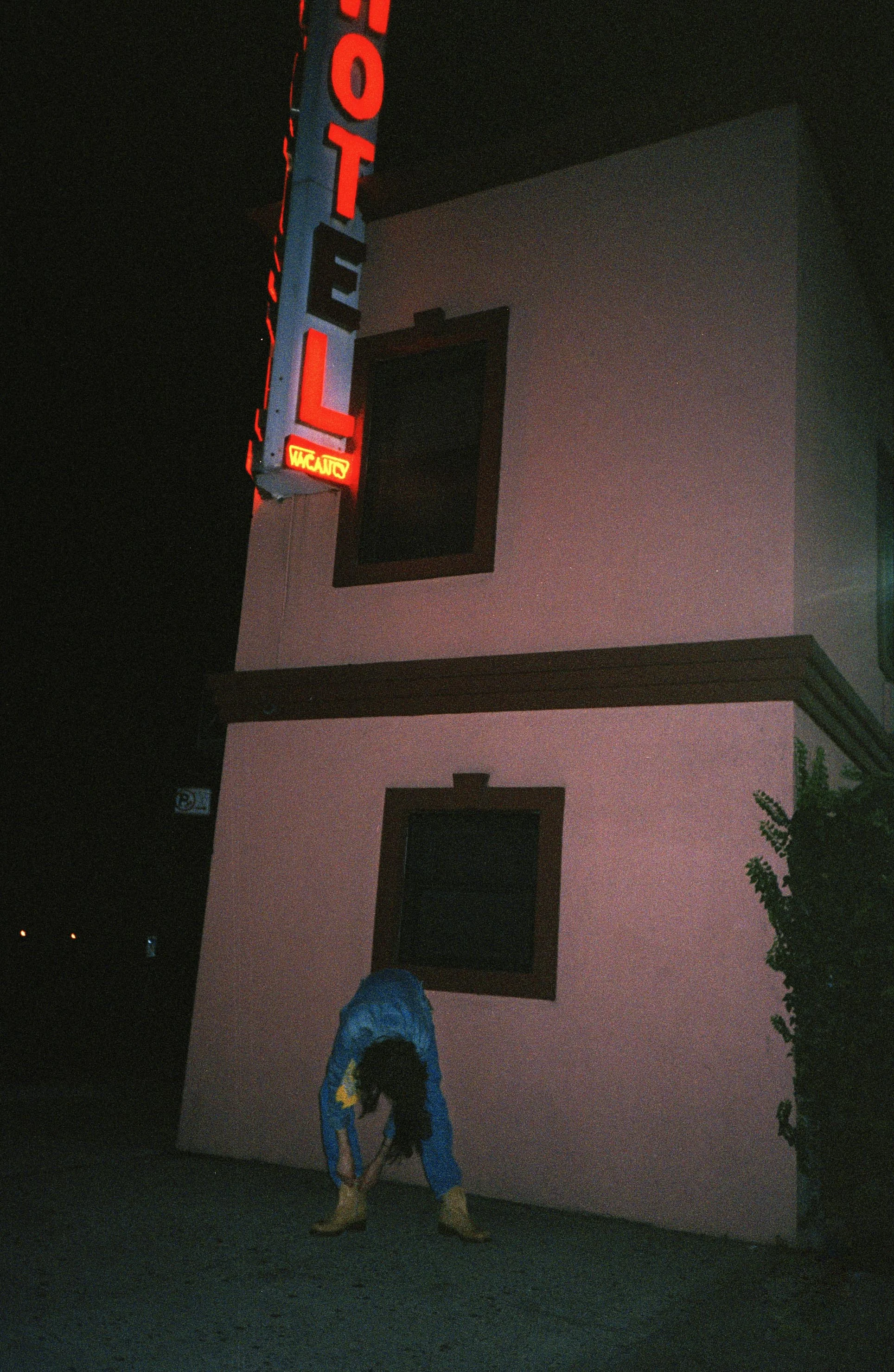JAKEMOTEL10.jpg