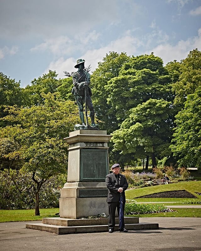 A volunteer &lsquo;defending&rsquo; a statue commemorating the South African War 1899-1902 during a Black Lives Matter protest in Huddersfield, Greenhead Park.

#protest #huddersfield #blacklivesmatter