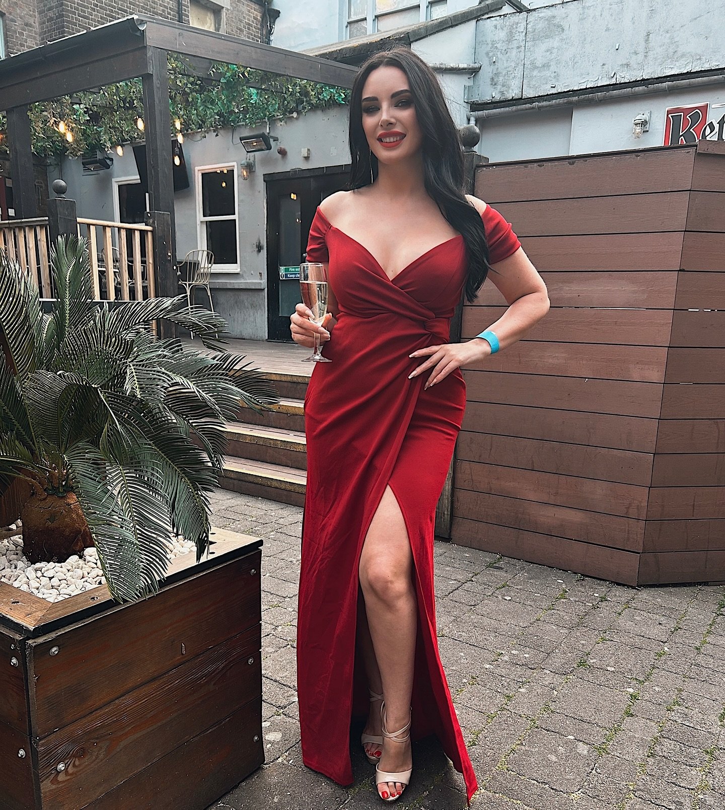 A few photos from my University Leaver&rsquo;s Ball last night. ❤️ Dress: @goddivafashion #ladyinred