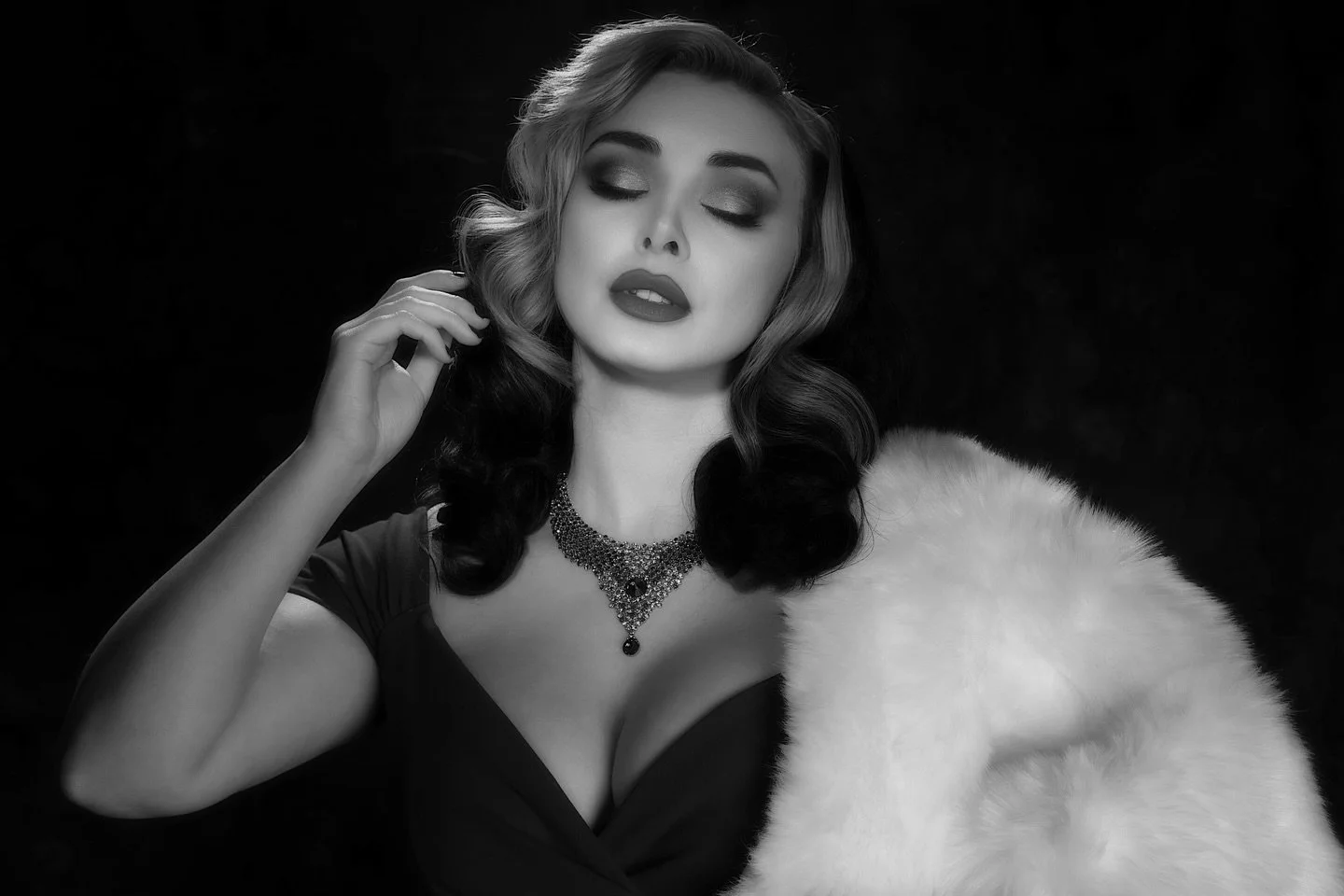 Got back in front of the camera recently for an old friend. As in I&rsquo;ve known him for a while, not that he&rsquo;s old. 😀 Can&rsquo;t decide whether I prefer colour or B&amp;W, please help! 

Photography: Mark Harris (doesn&rsquo;t use social m